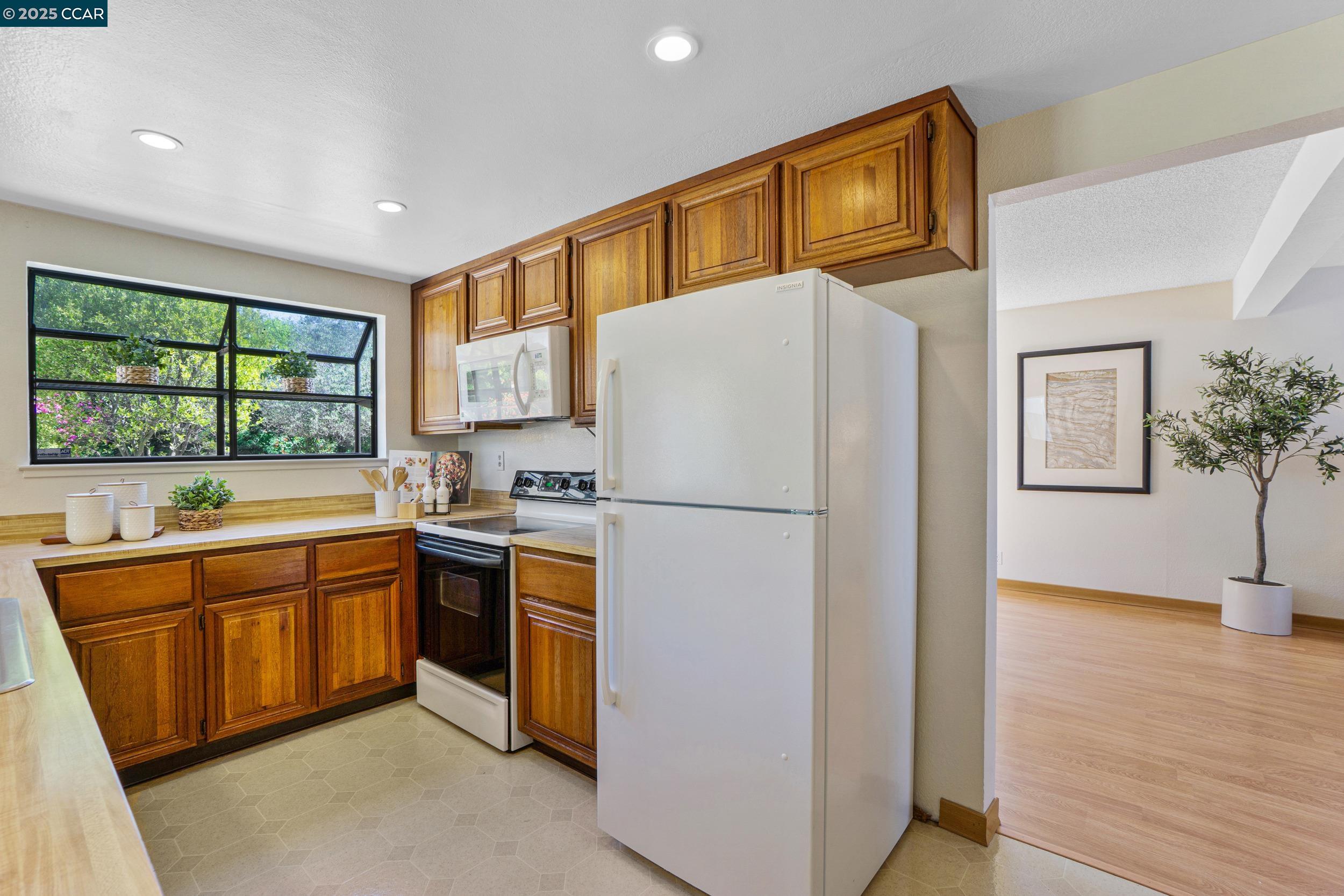 2163 Redwood Rd