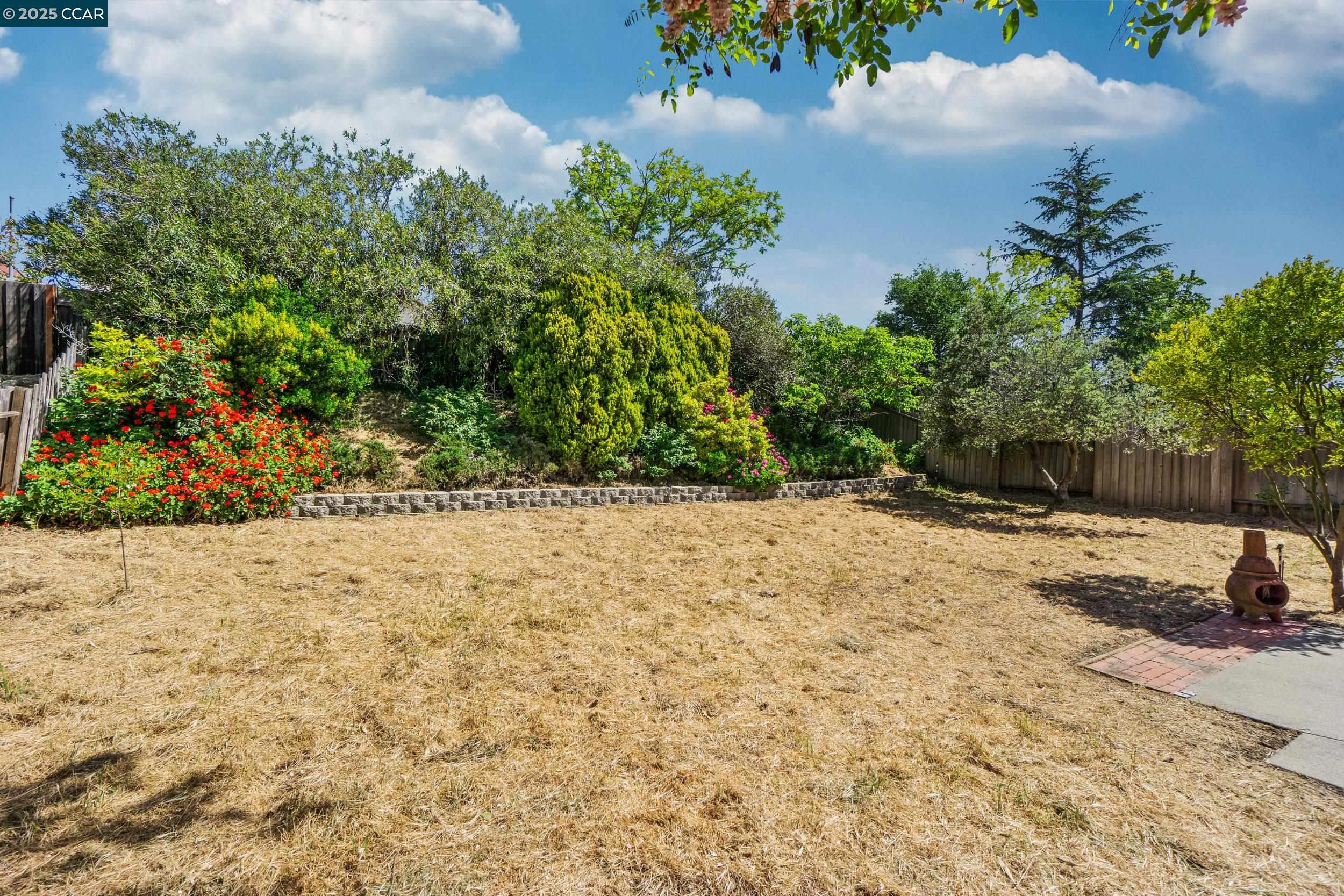 2163 Redwood Rd