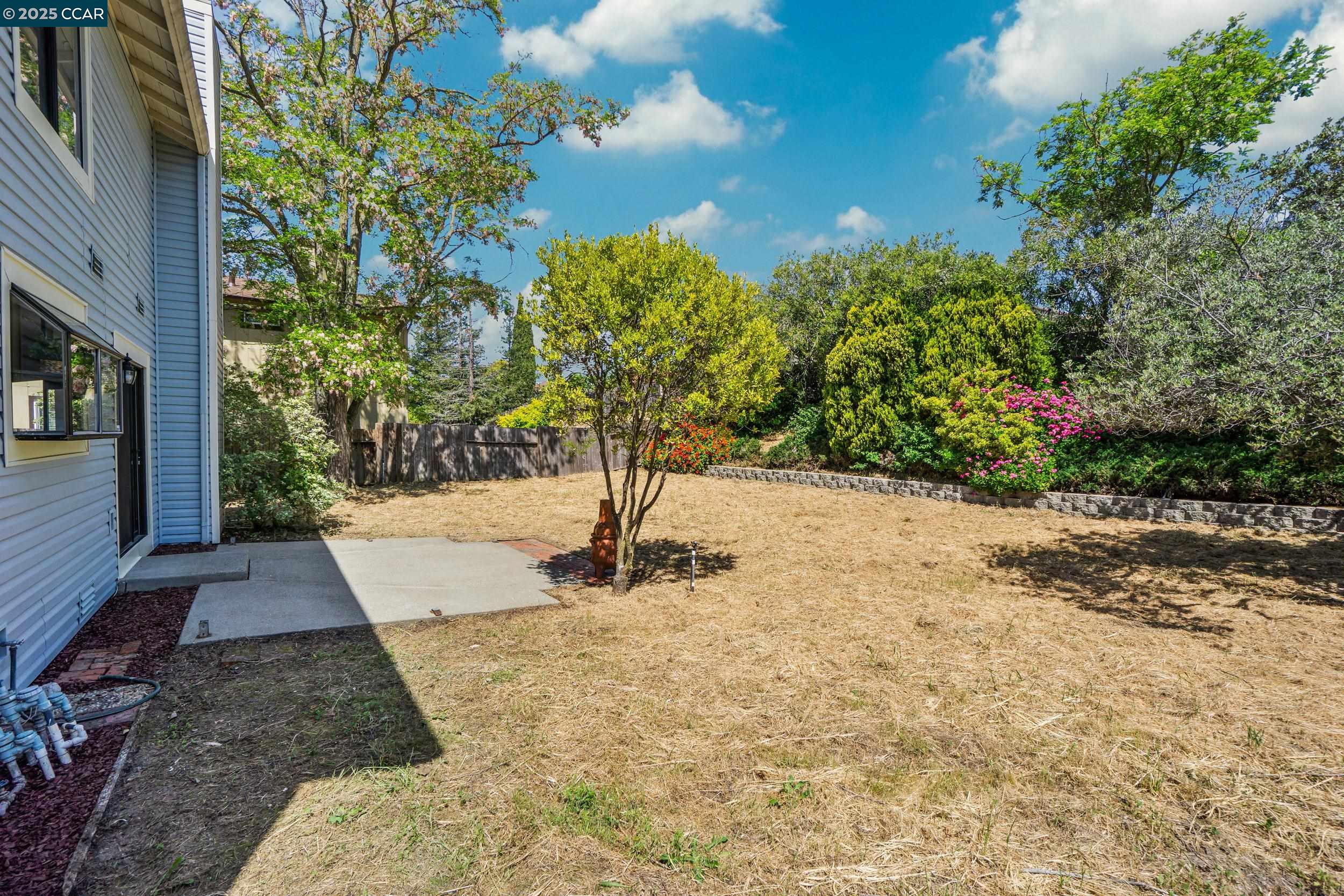 2163 Redwood Rd