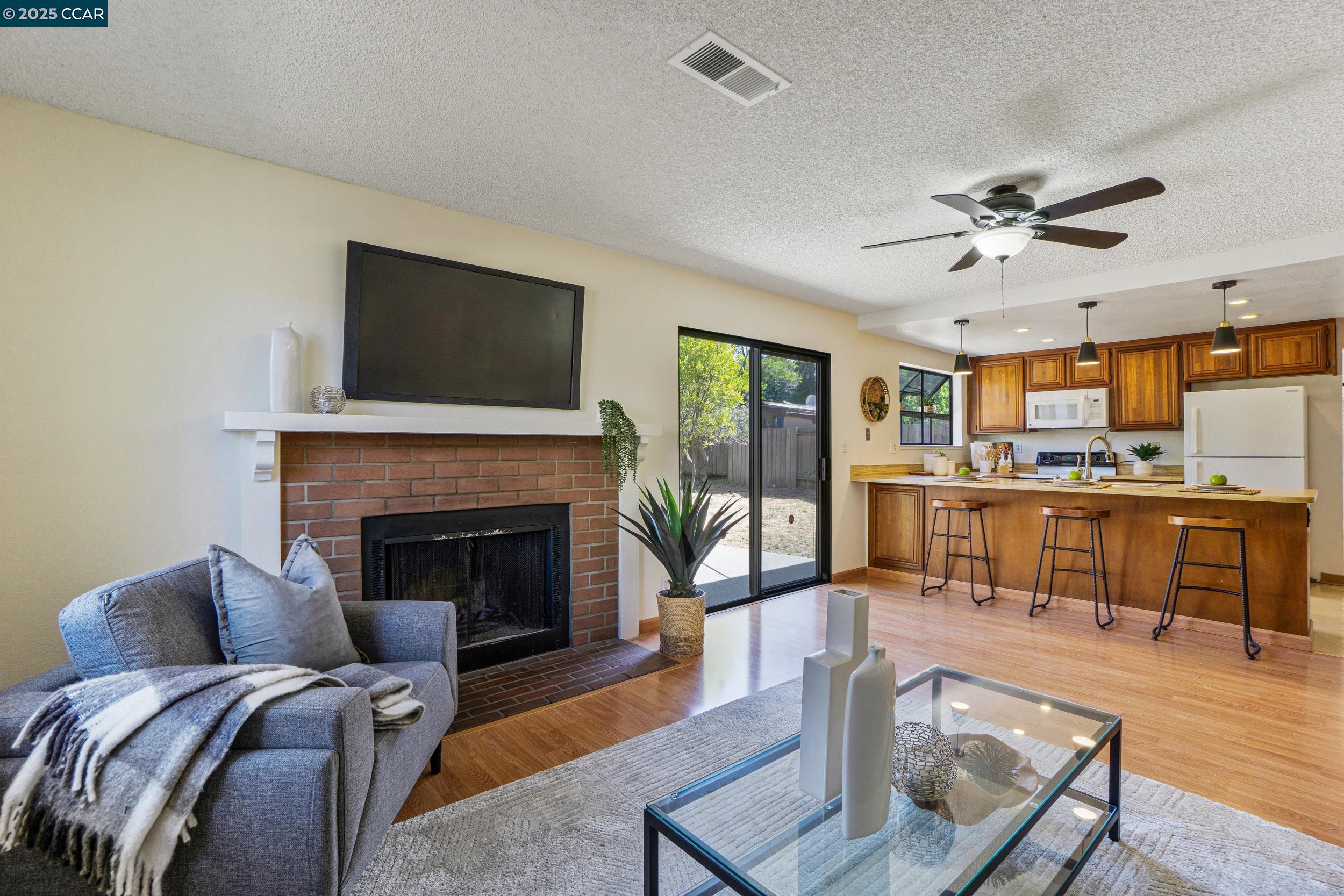 2163 Redwood Rd