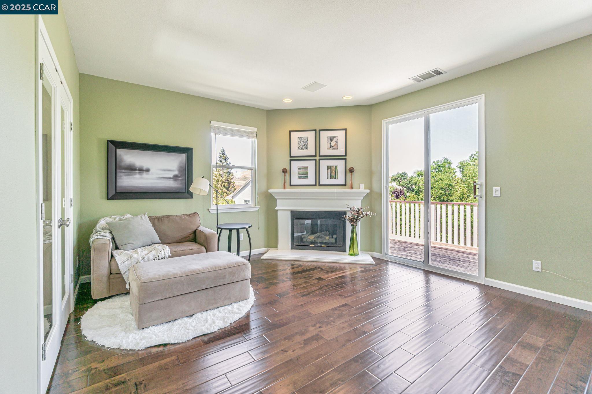1039 Rolling Woods Way