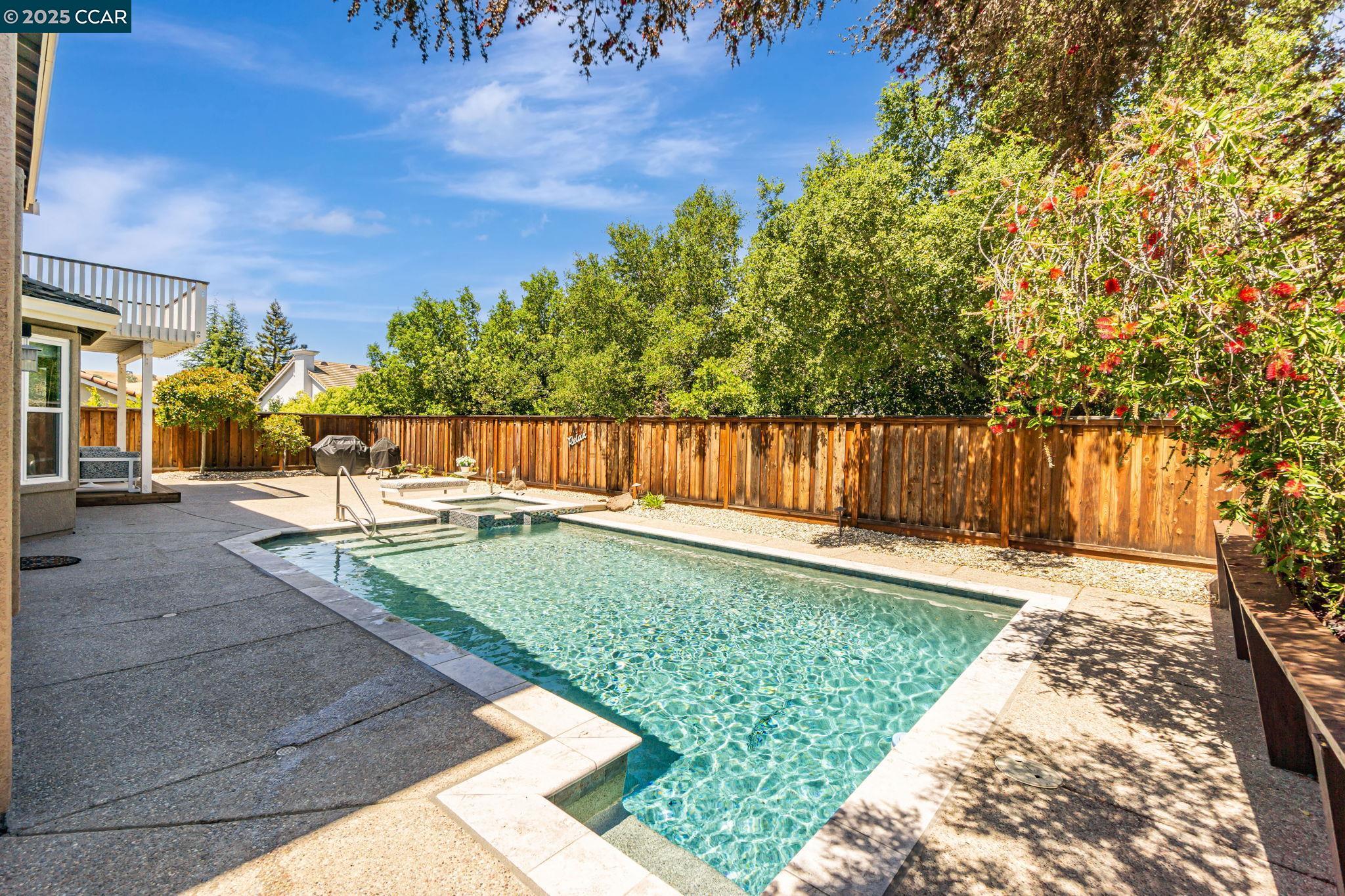 1039 Rolling Woods Way