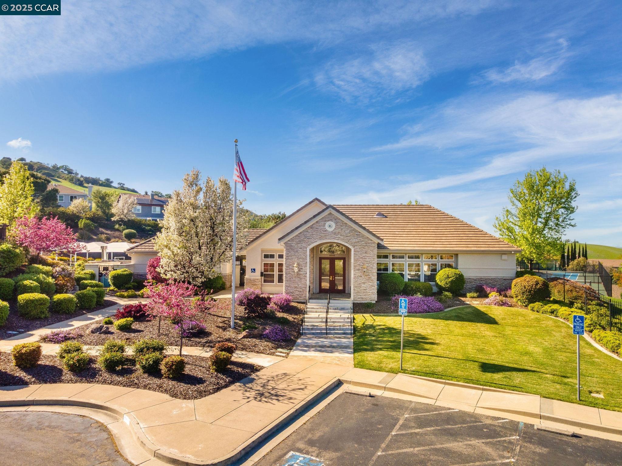 1039 Rolling Woods Way