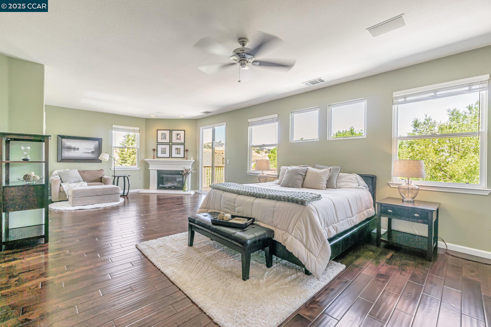 1039 Rolling Woods Way