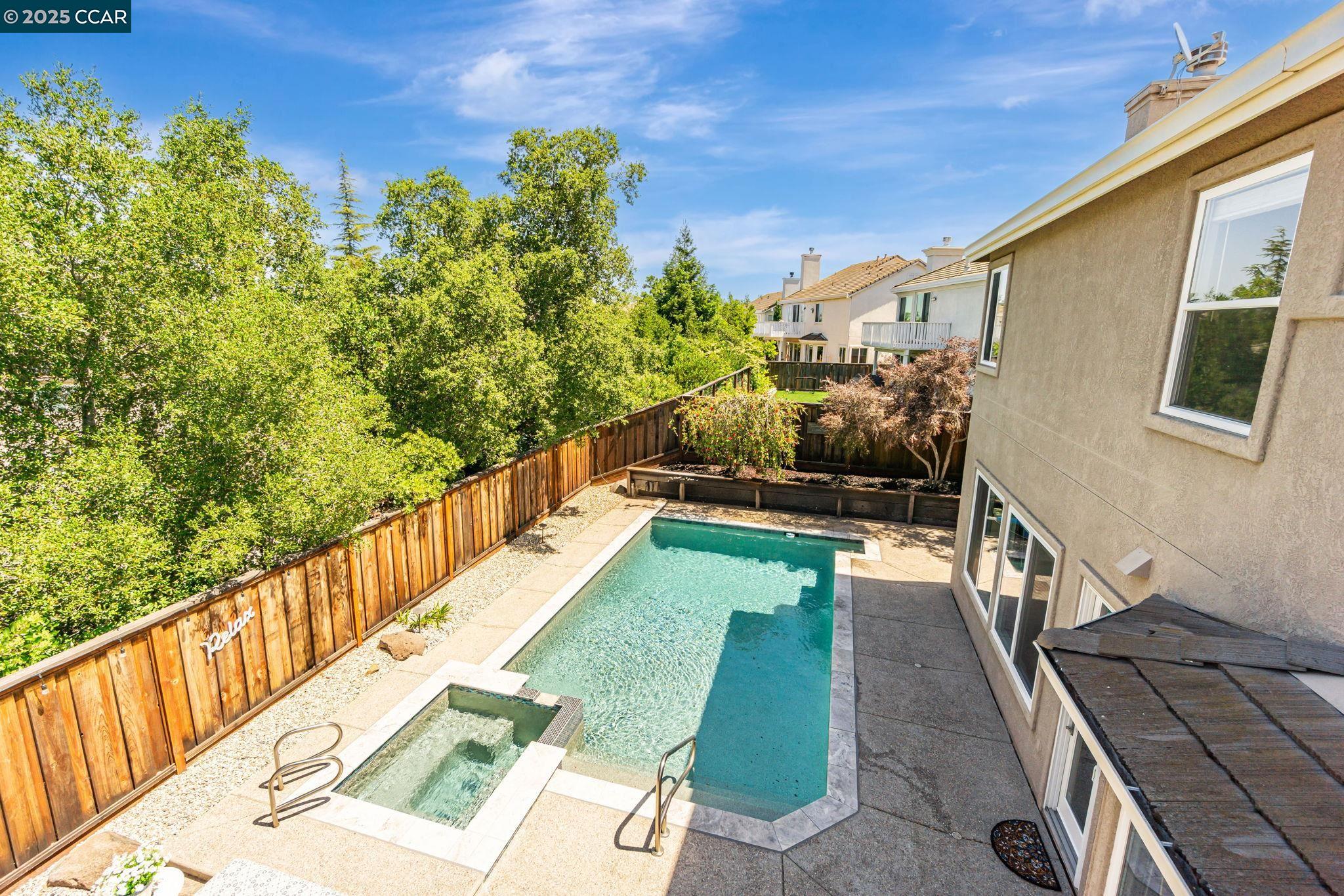 1039 Rolling Woods Way