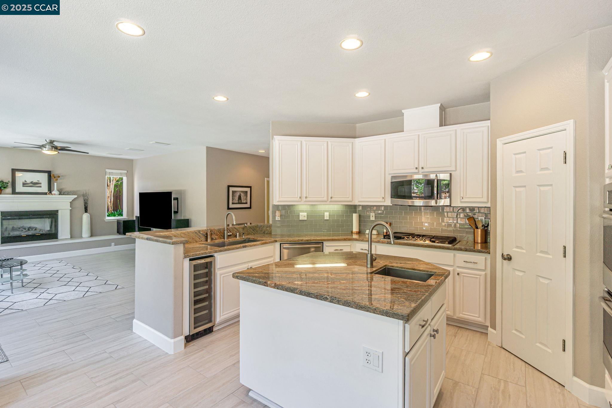 1039 Rolling Woods Way