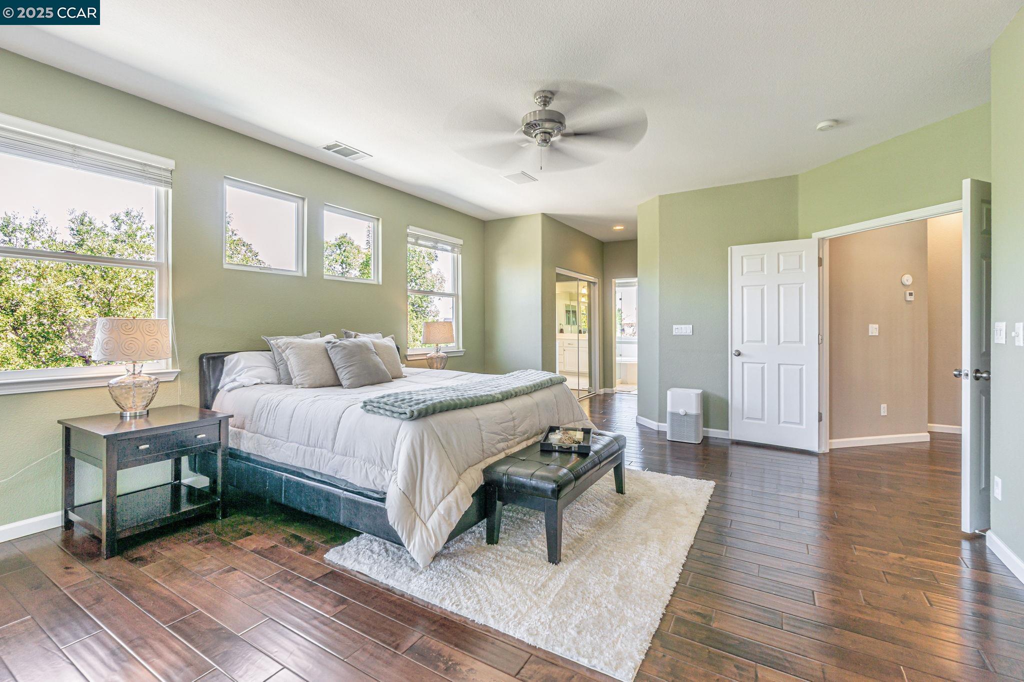1039 Rolling Woods Way