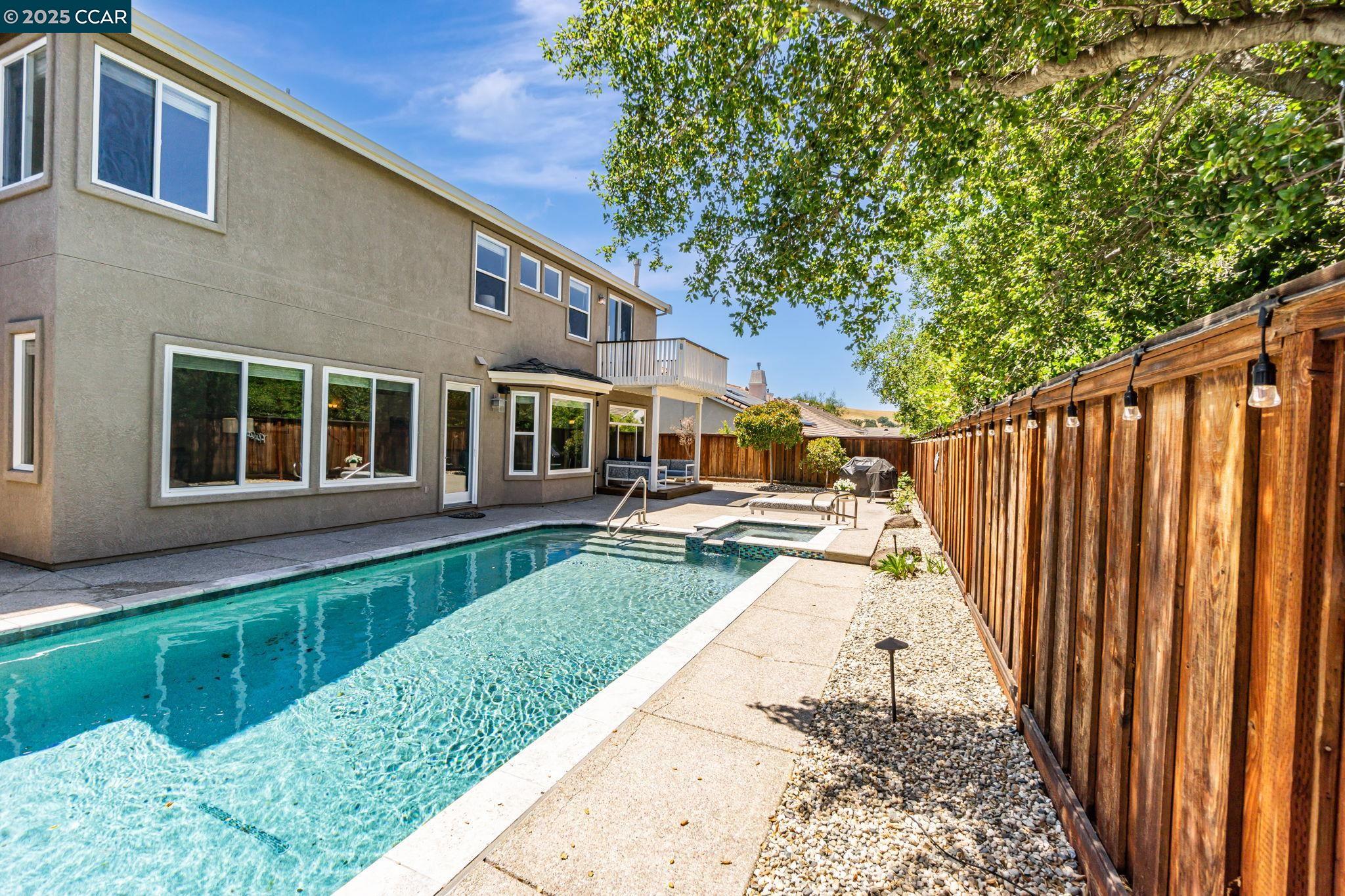 1039 Rolling Woods Way
