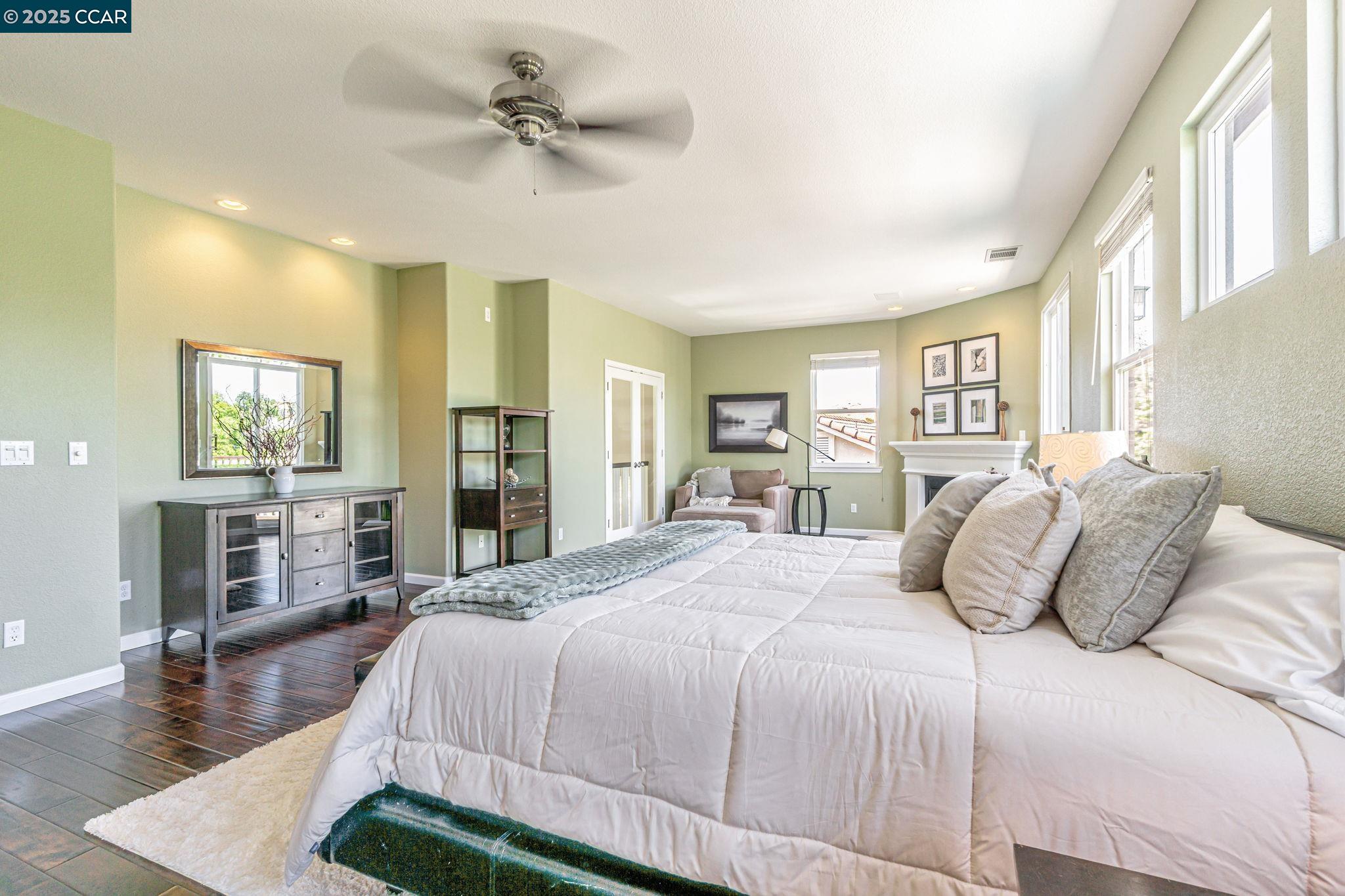 1039 Rolling Woods Way