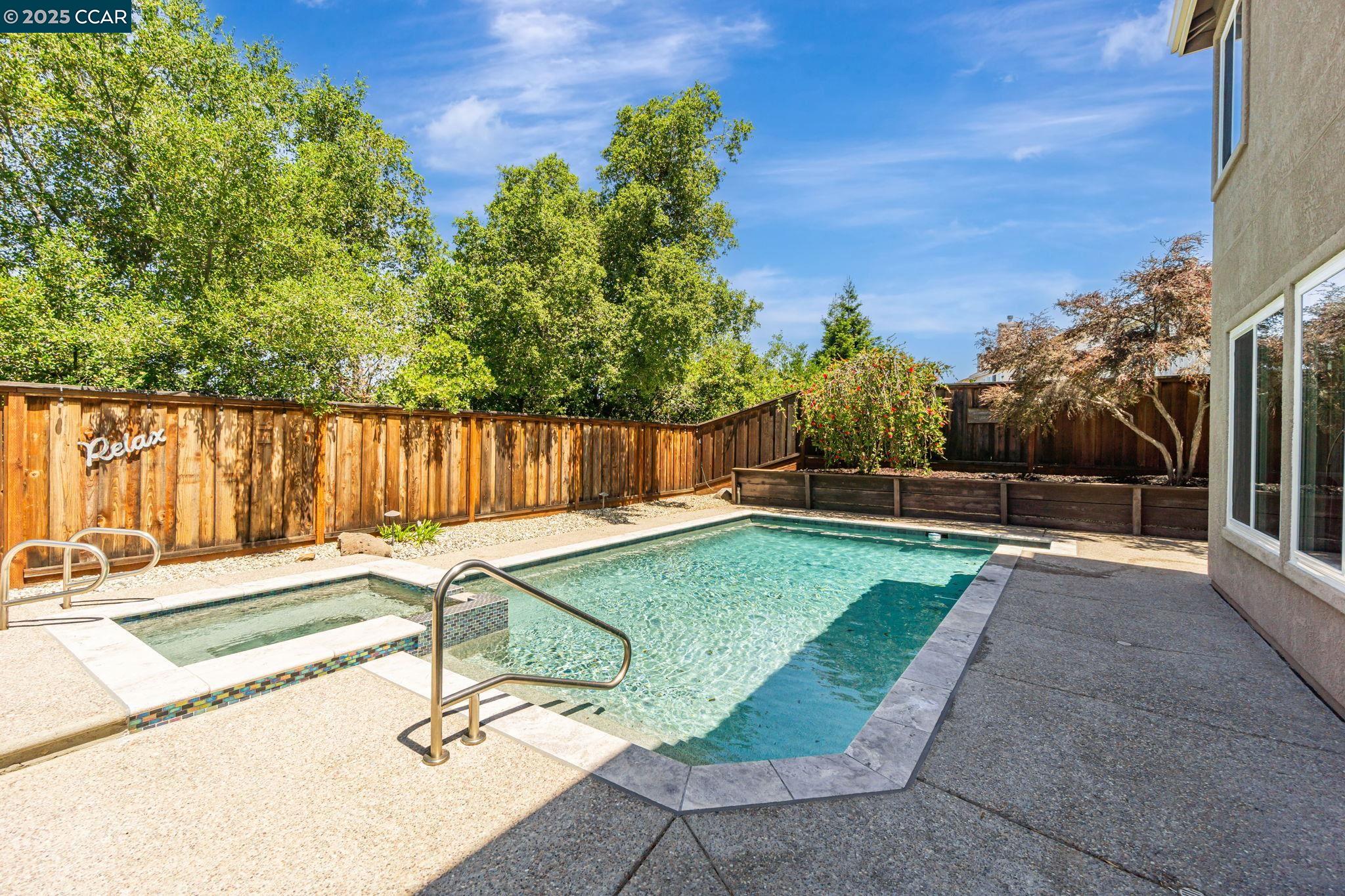 1039 Rolling Woods Way