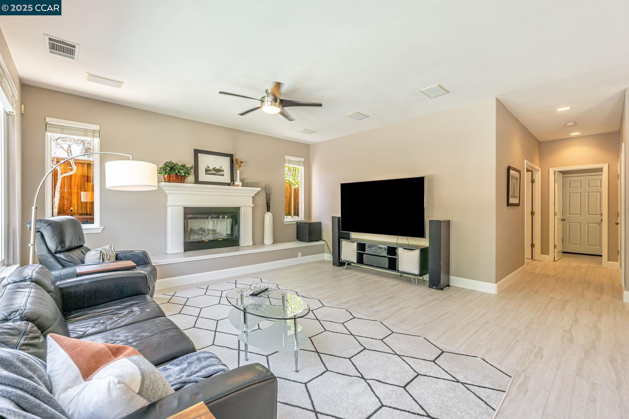 1039 Rolling Woods Way