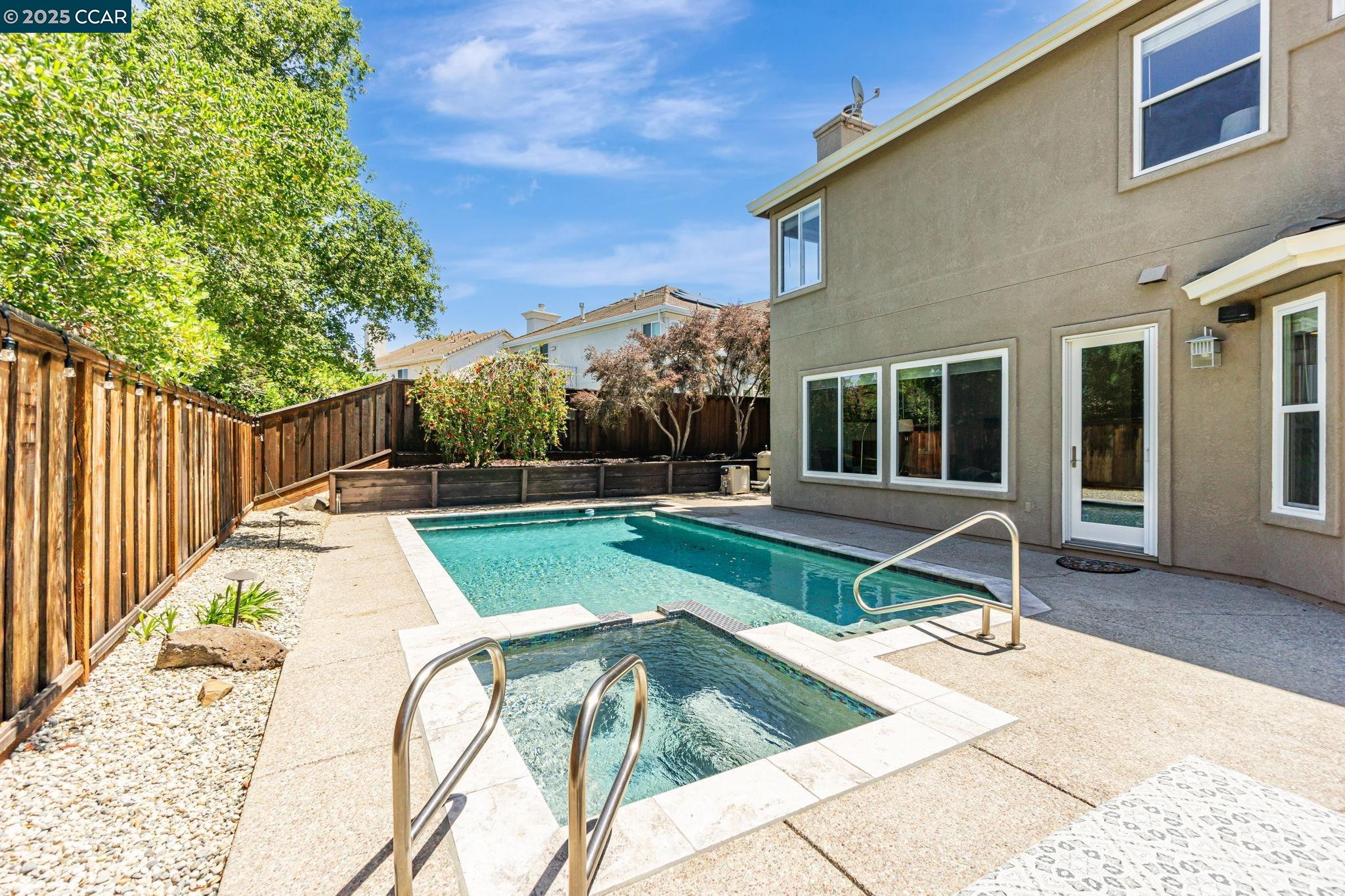 1039 Rolling Woods Way