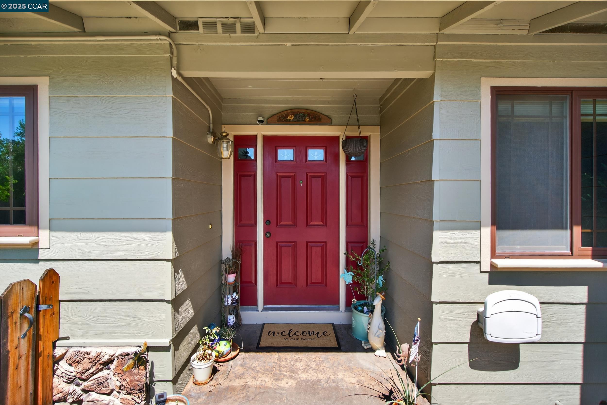 1827 Leo Ln