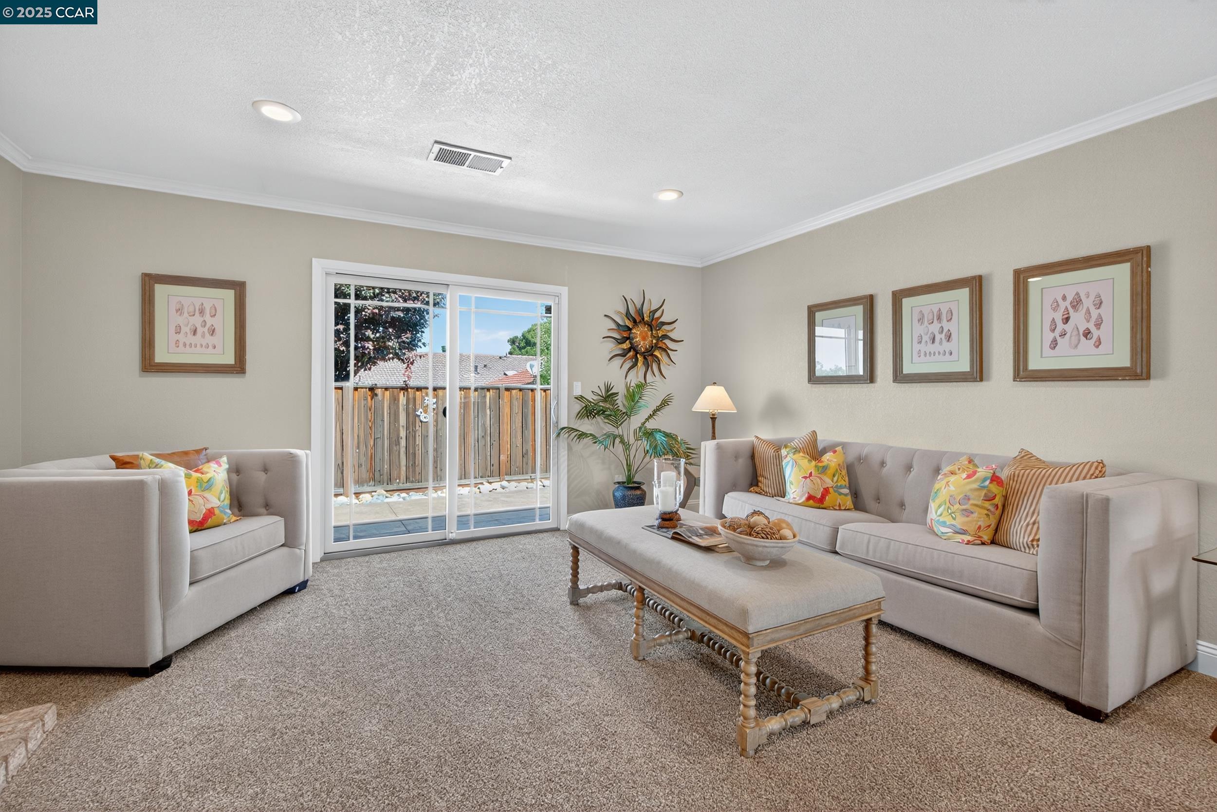 1827 Leo Ln