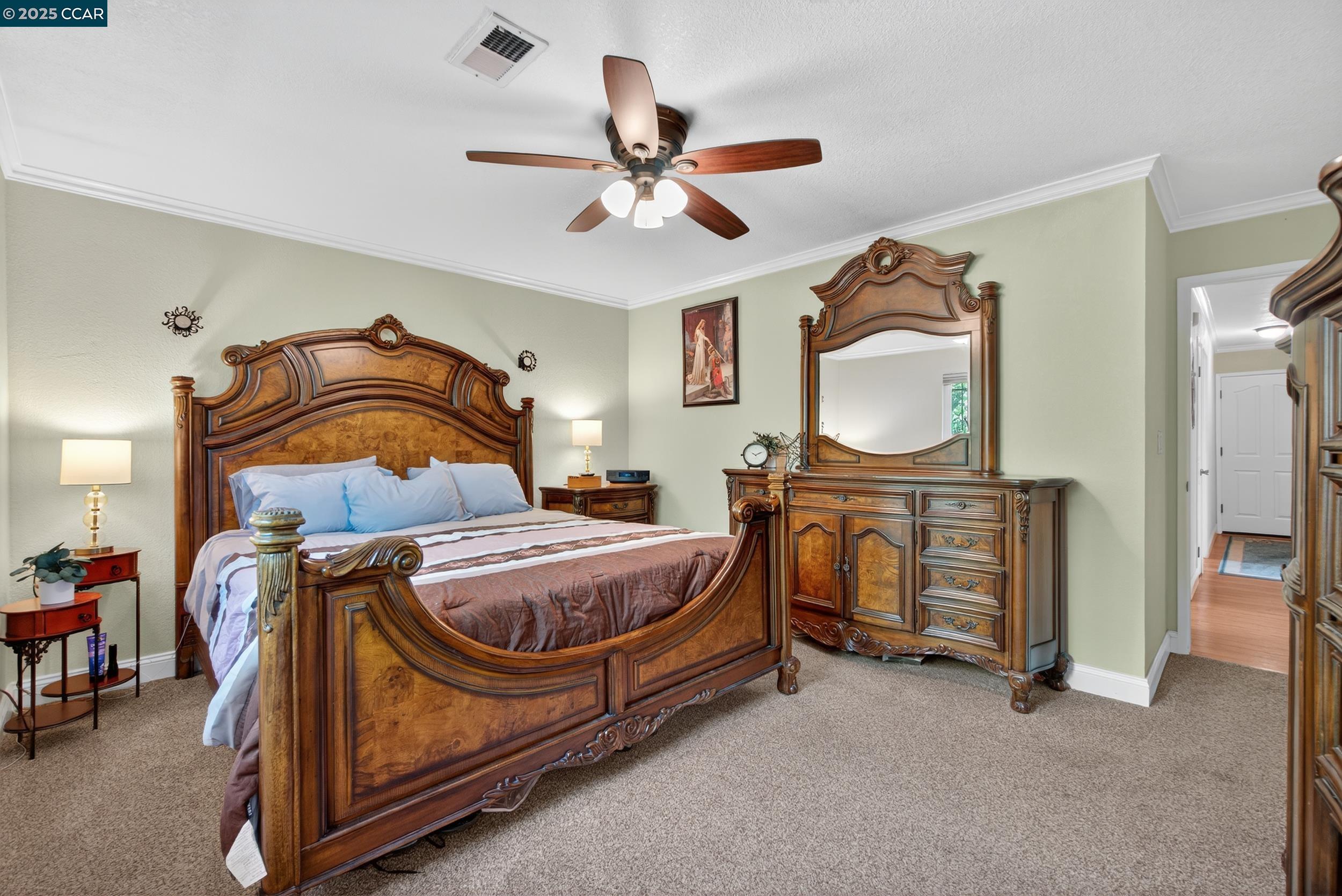 1827 Leo Ln