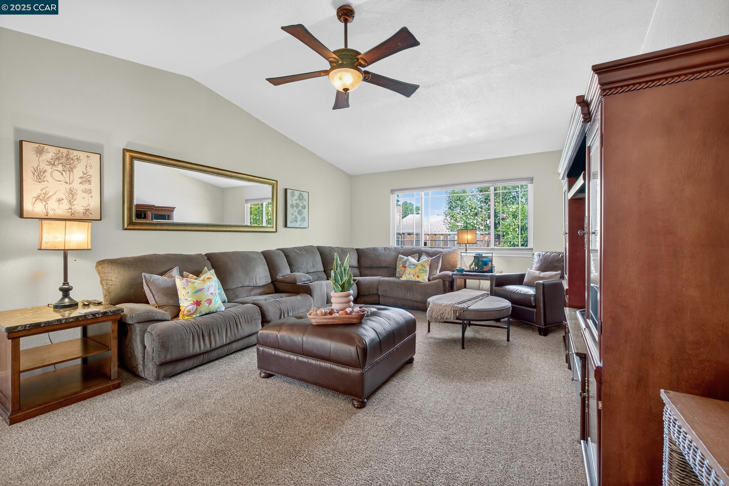 1827 Leo Ln