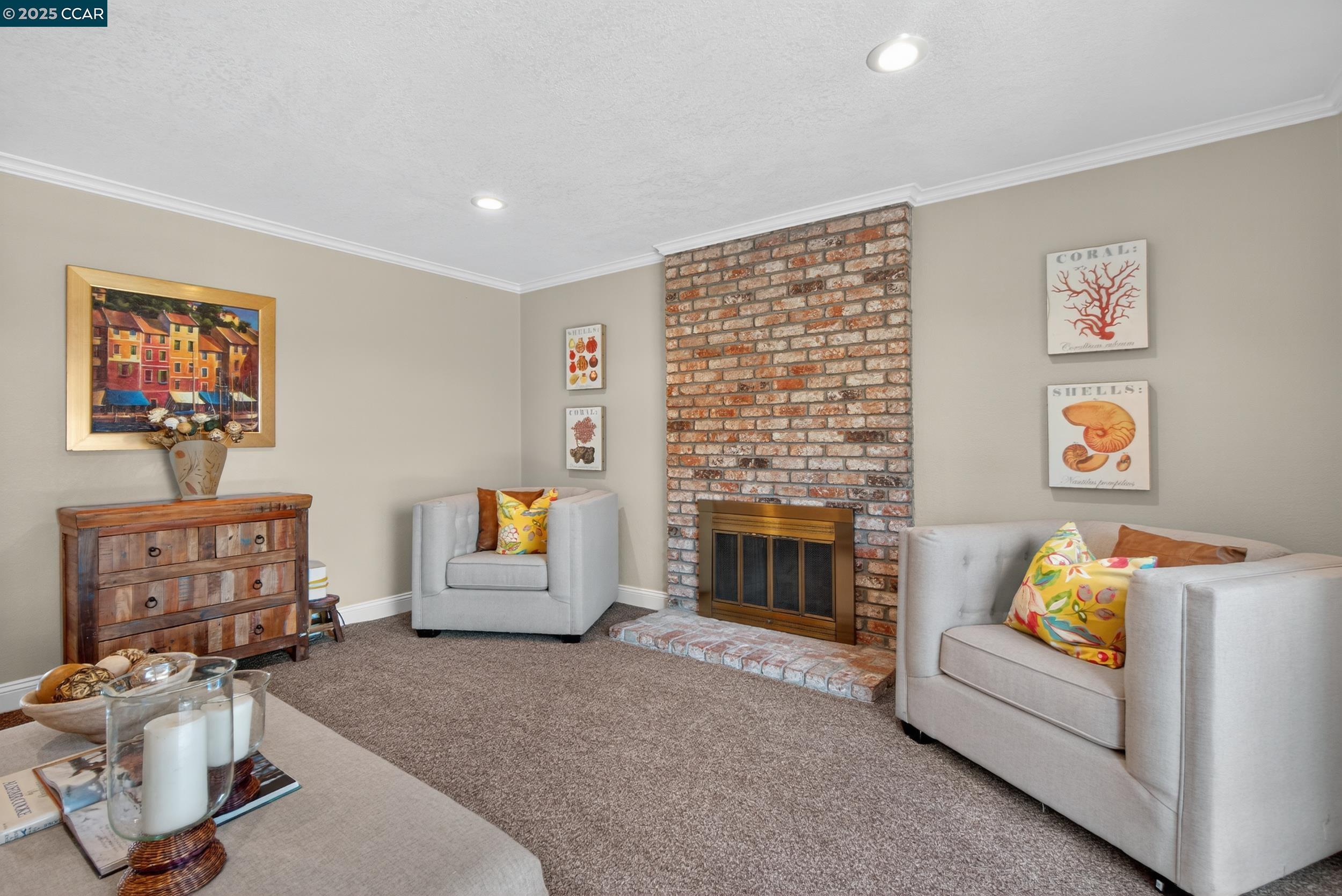 1827 Leo Ln