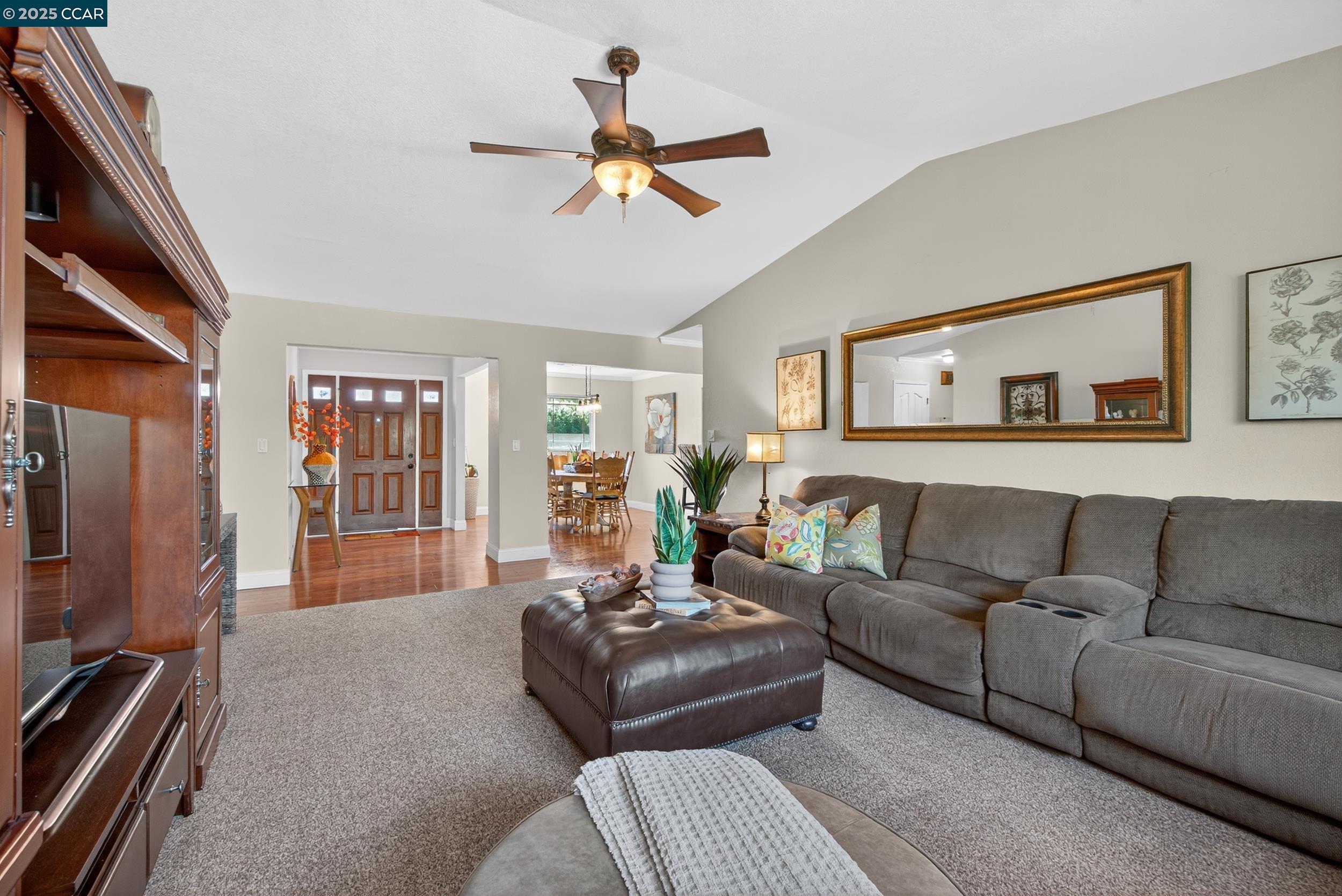 1827 Leo Ln