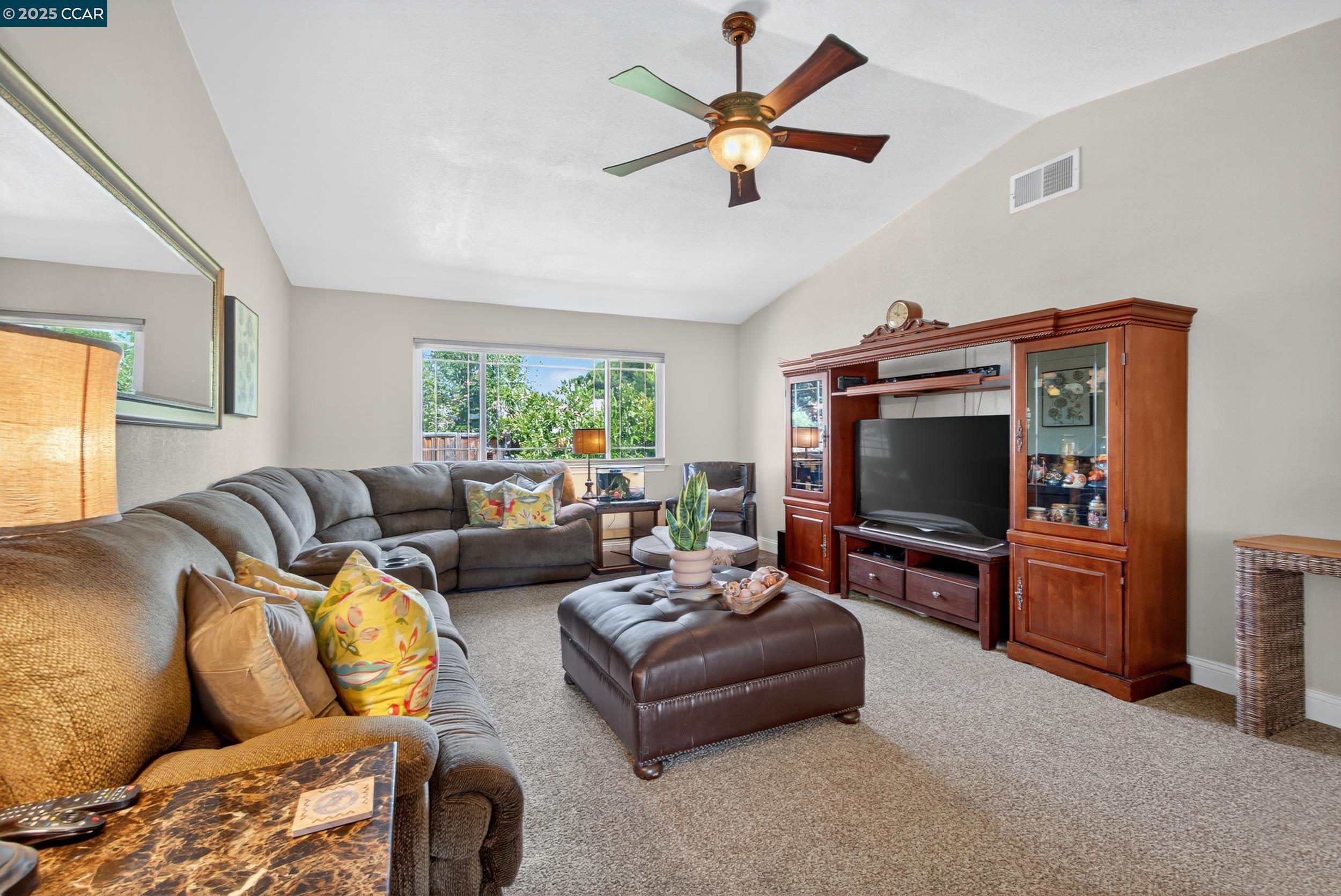 1827 Leo Ln