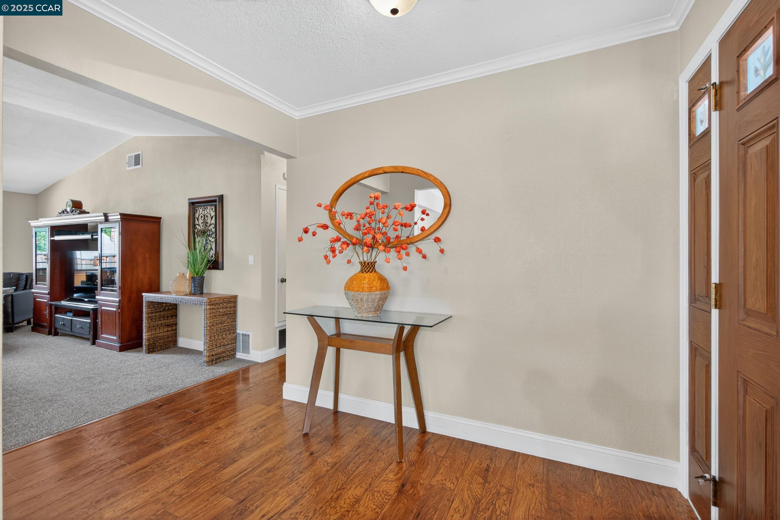 1827 Leo Ln