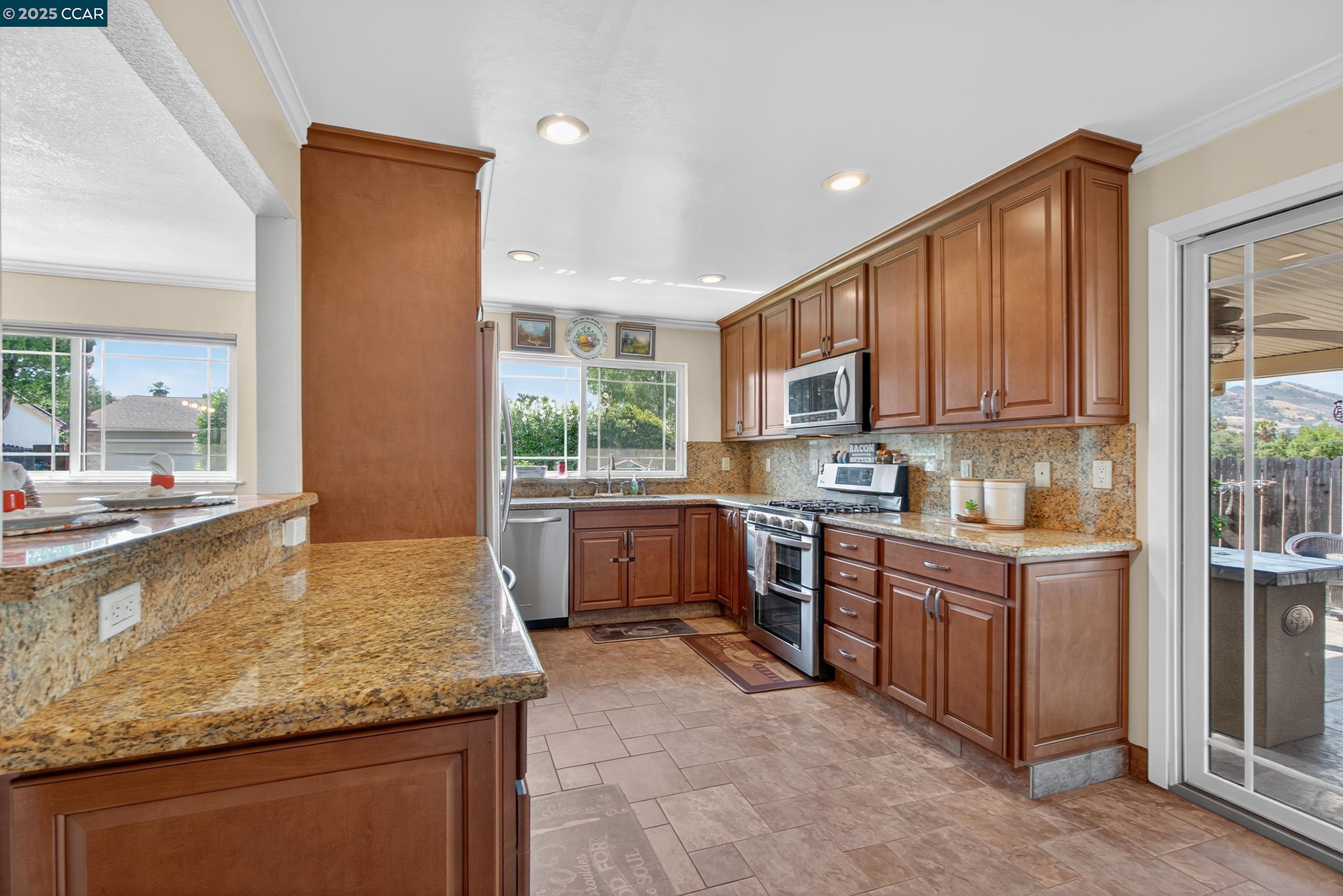 1827 Leo Ln