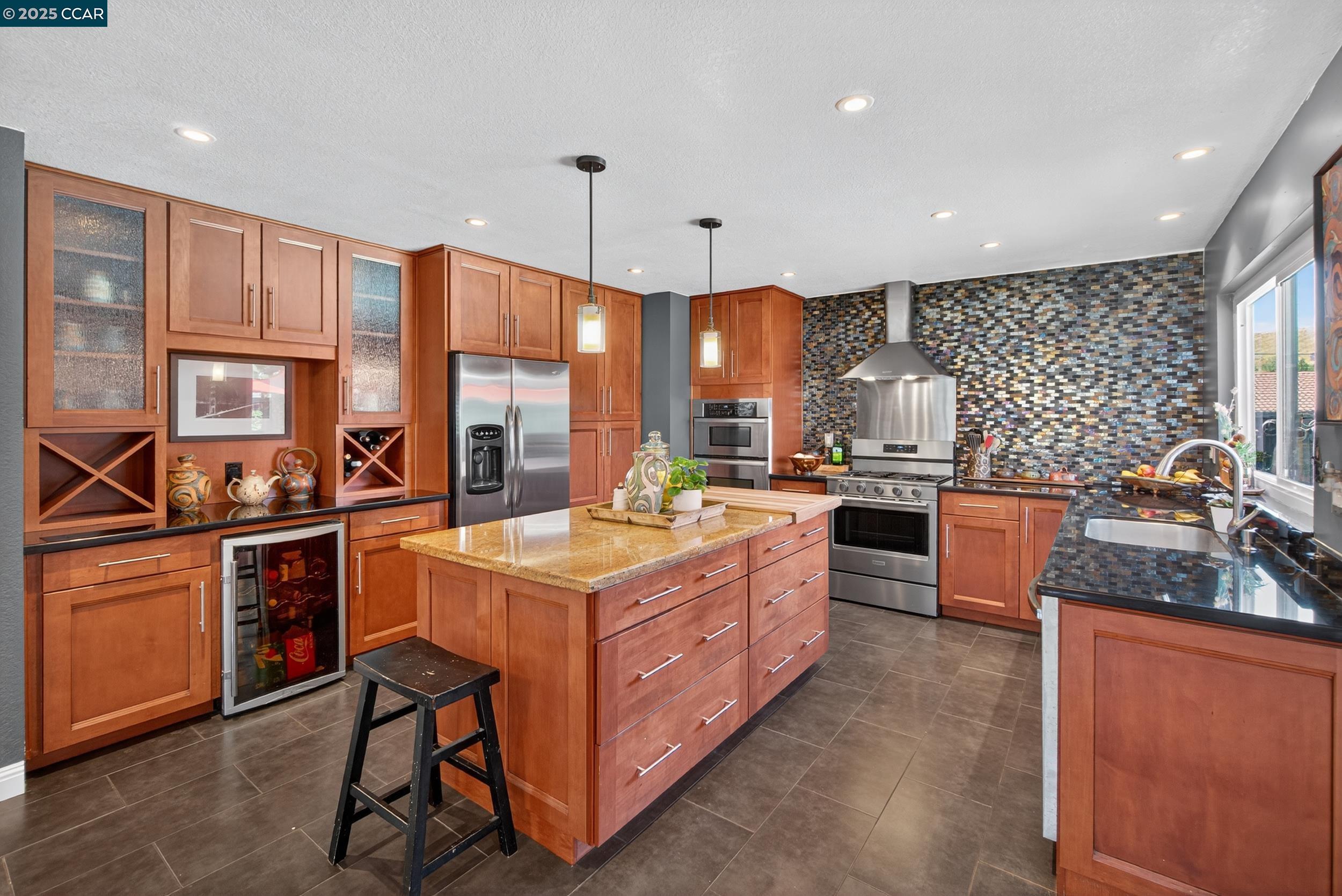2173 Madrone Dr