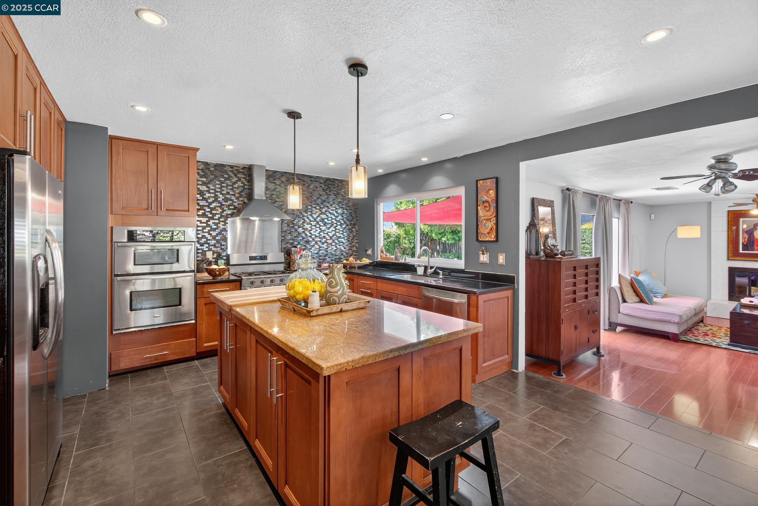 2173 Madrone Dr