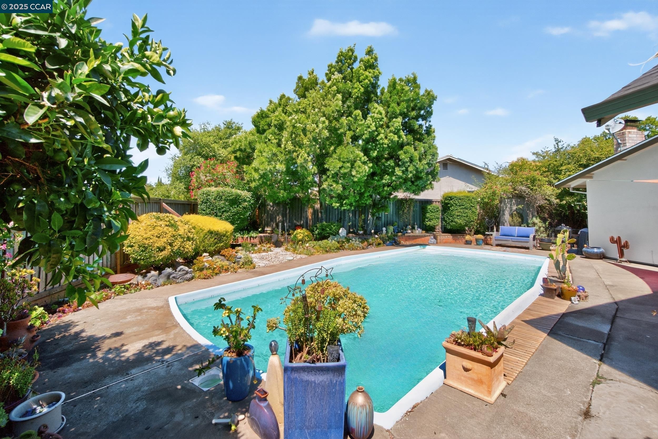 2173 Madrone Dr
