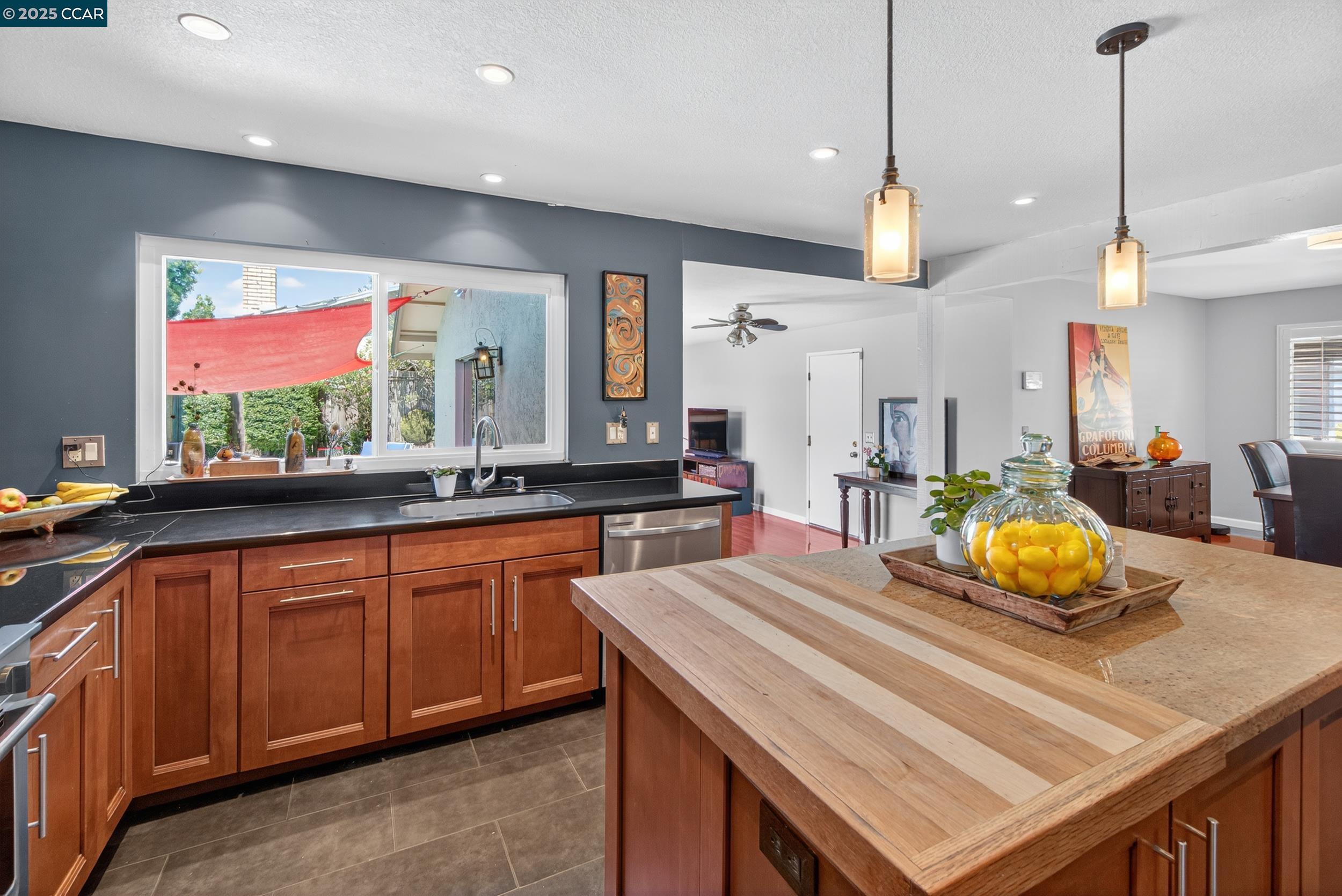 2173 Madrone Dr
