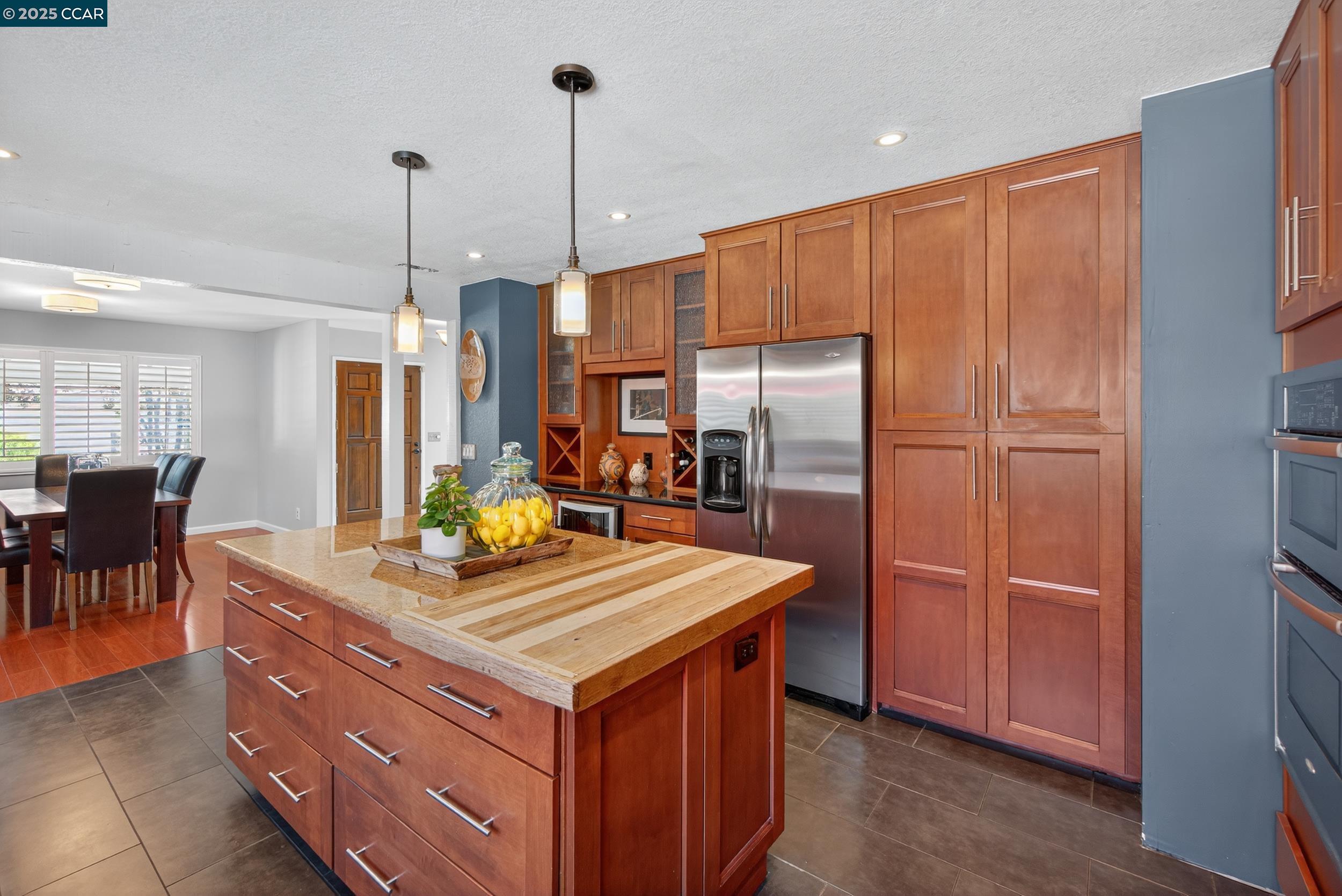 2173 Madrone Dr