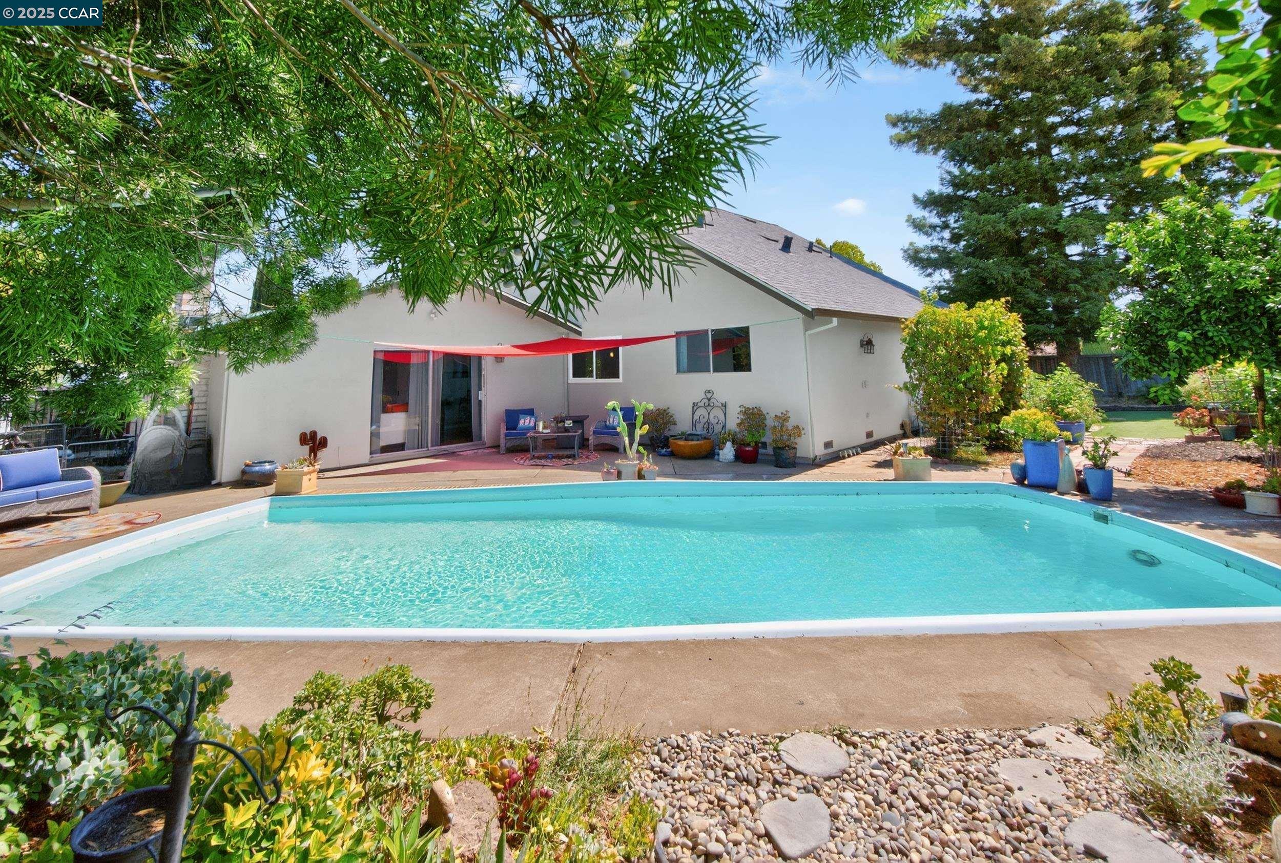 2173 Madrone Dr