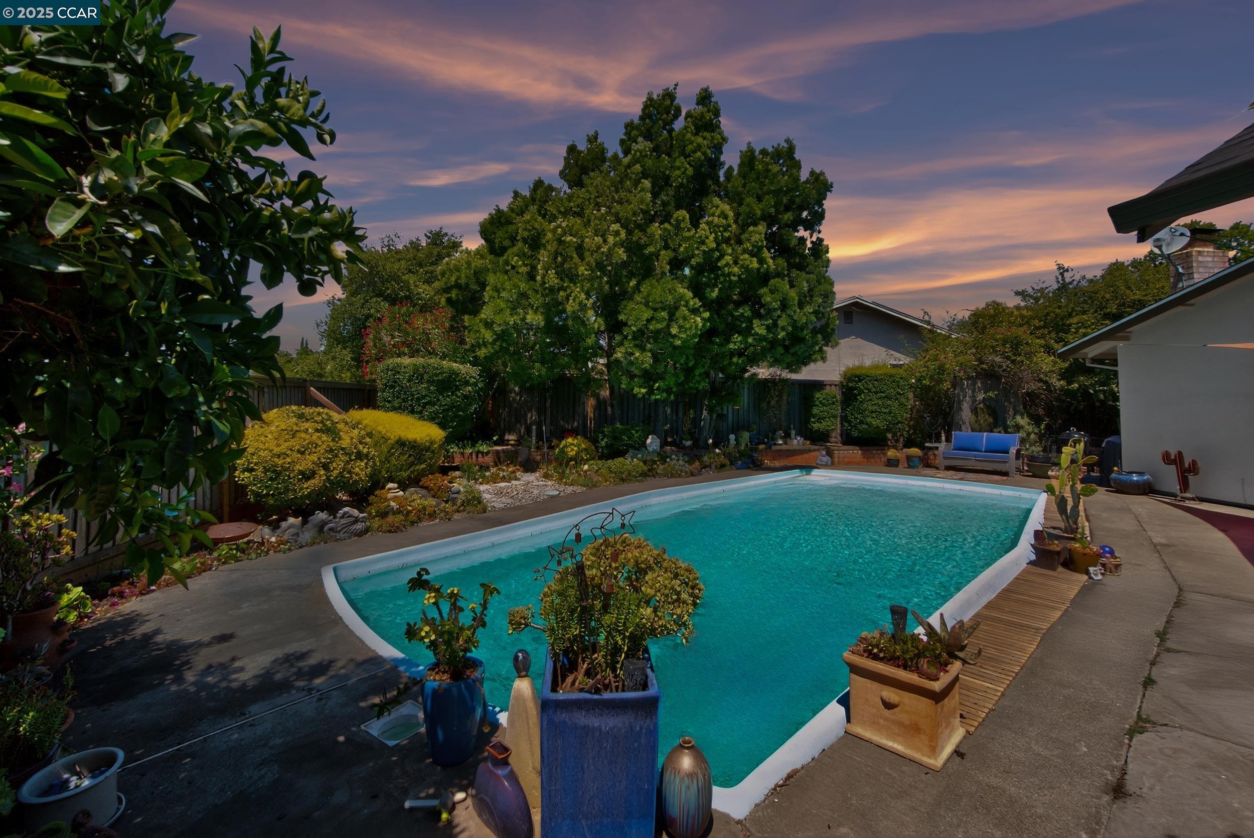 2173 Madrone Dr