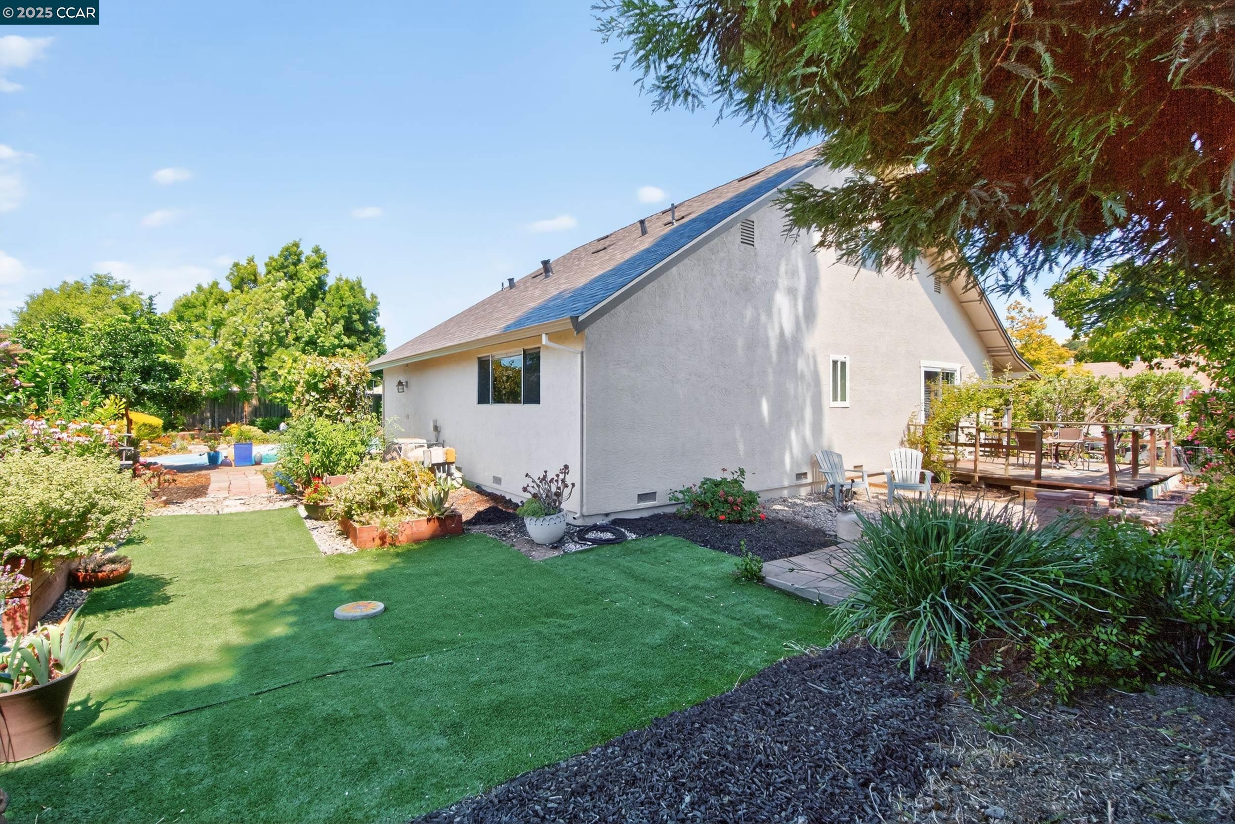 2173 Madrone Dr