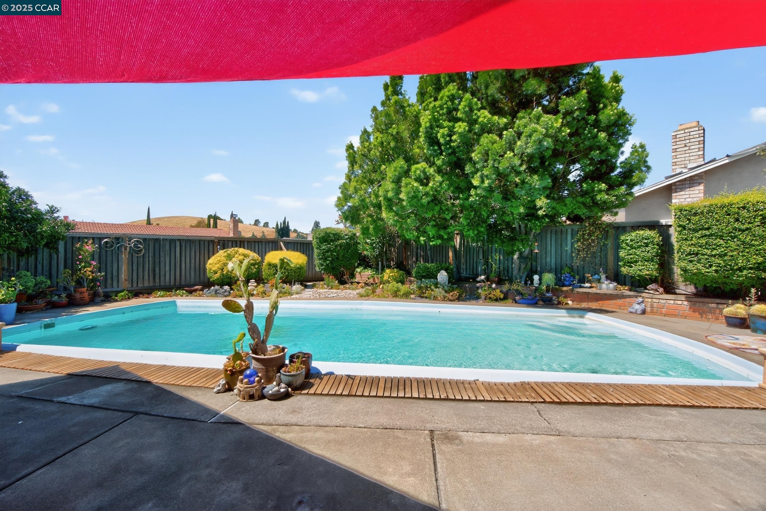 2173 Madrone Dr