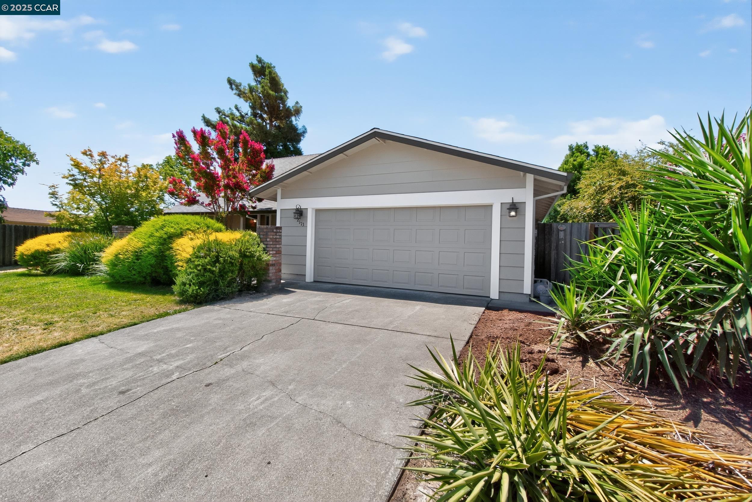 2173 Madrone Dr