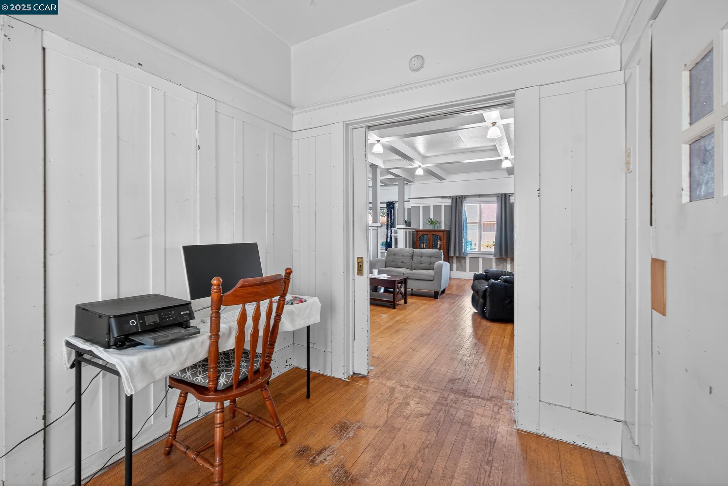 223 W 5Th St