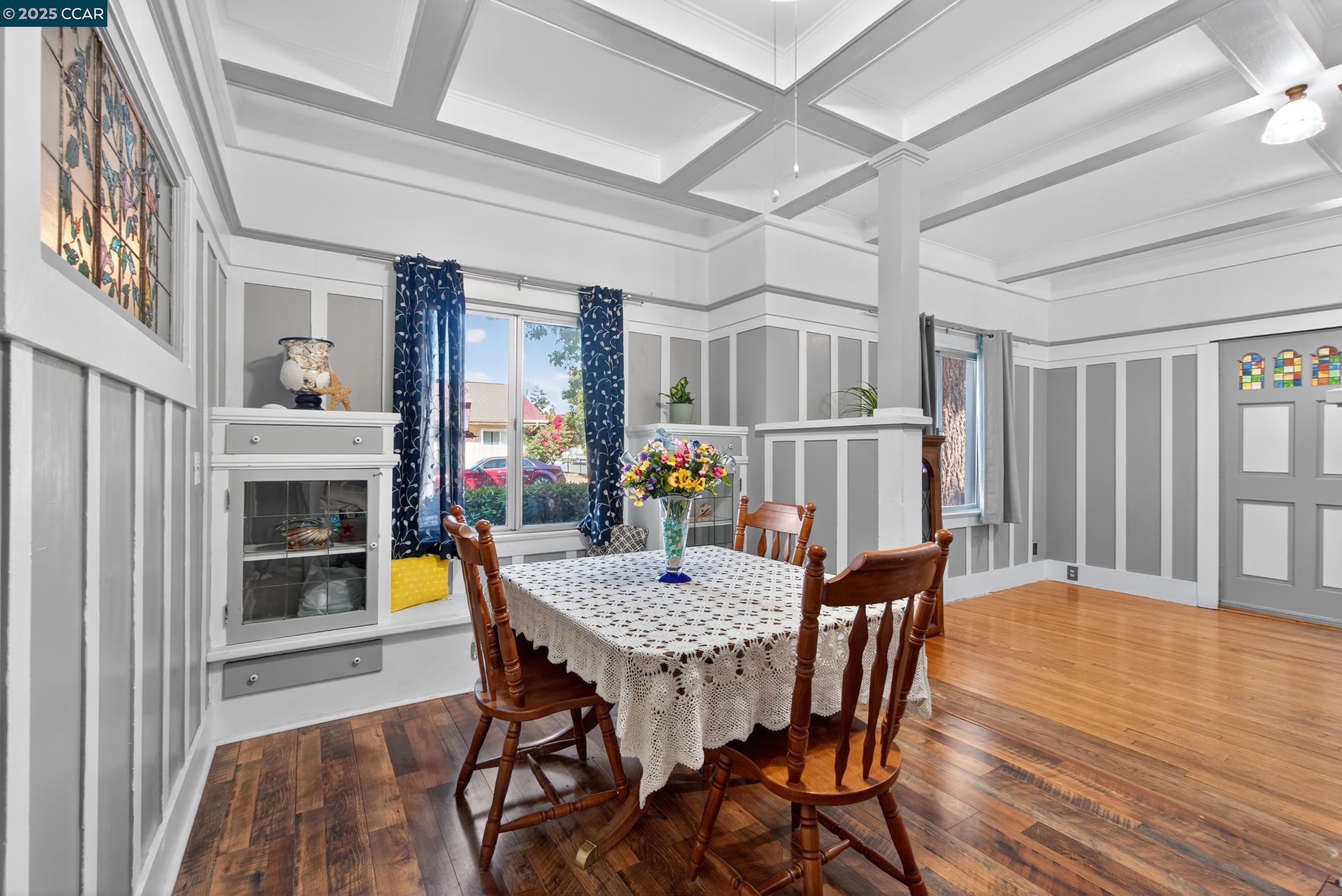 223 W 5Th St