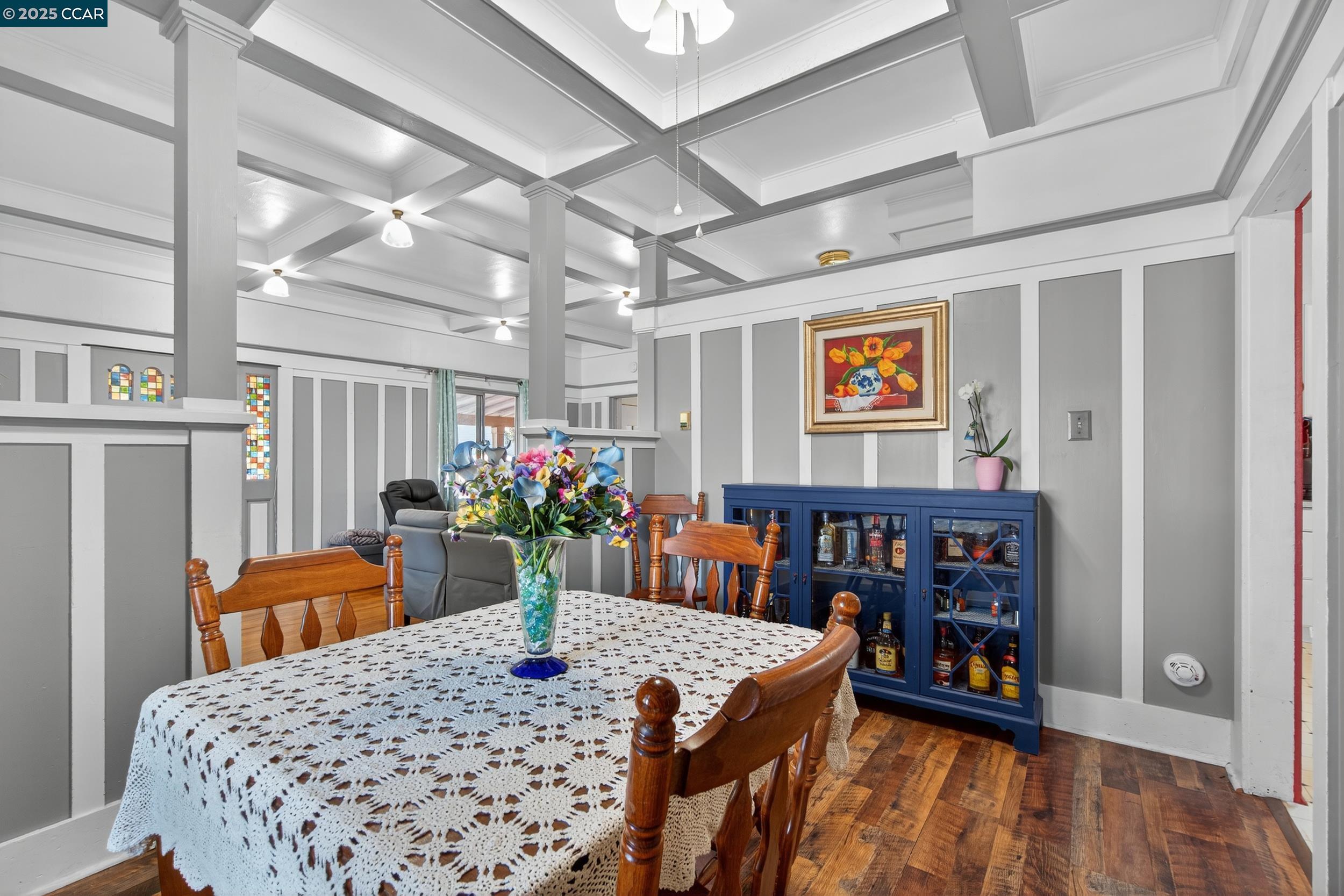 223 W 5Th St