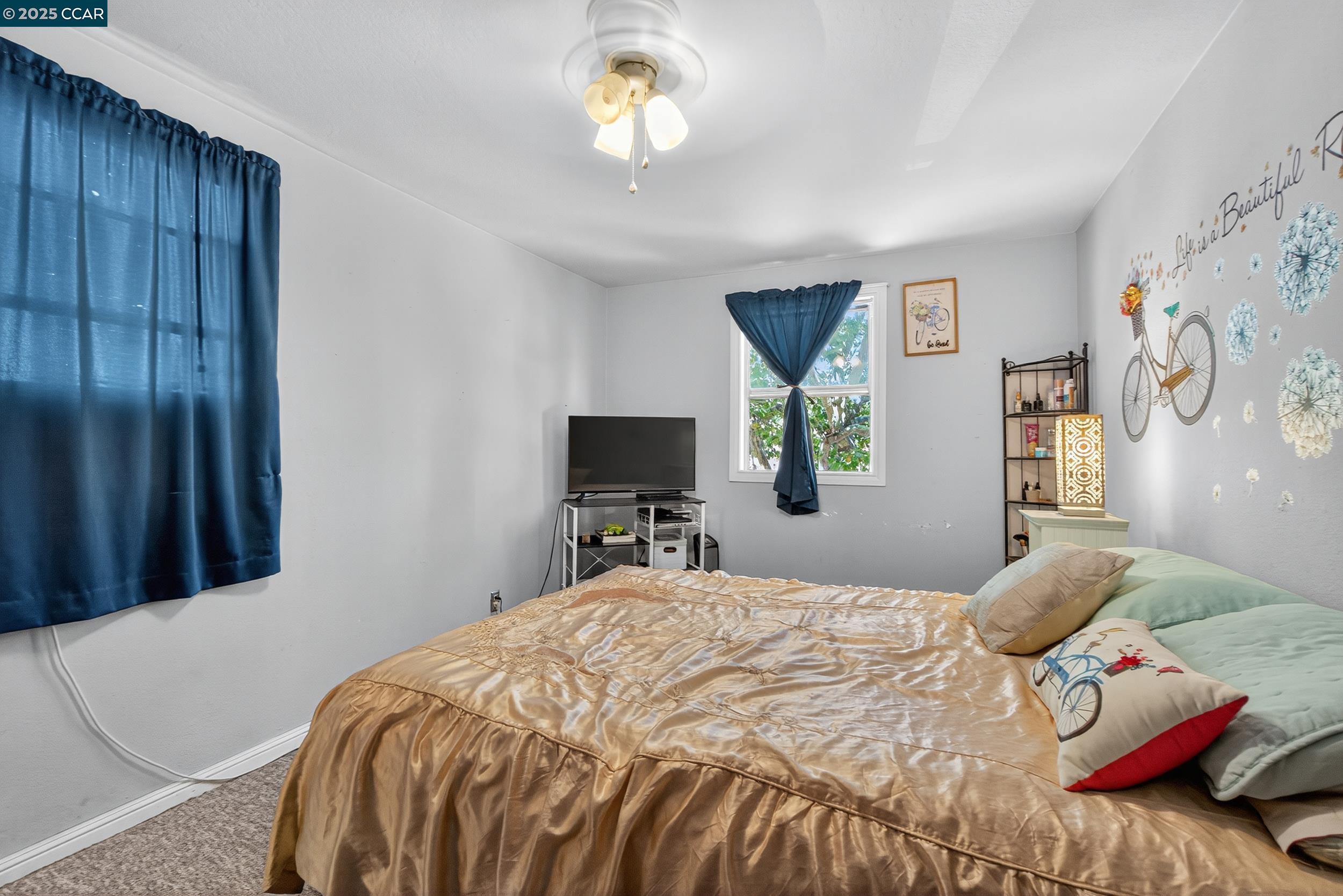 223 W 5Th St
