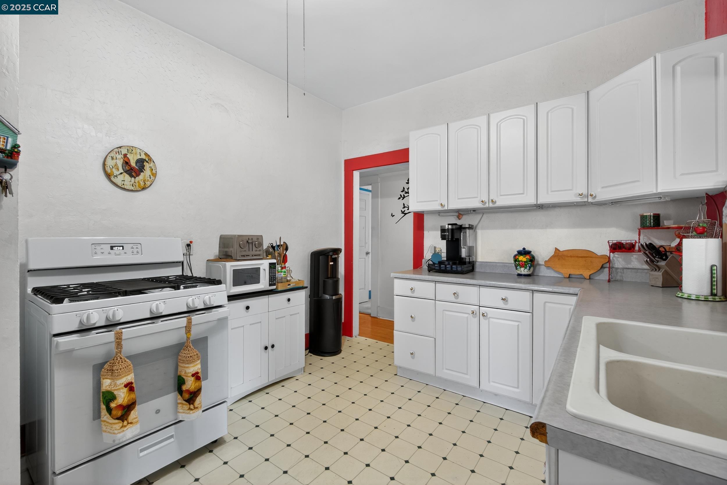223 W 5Th St