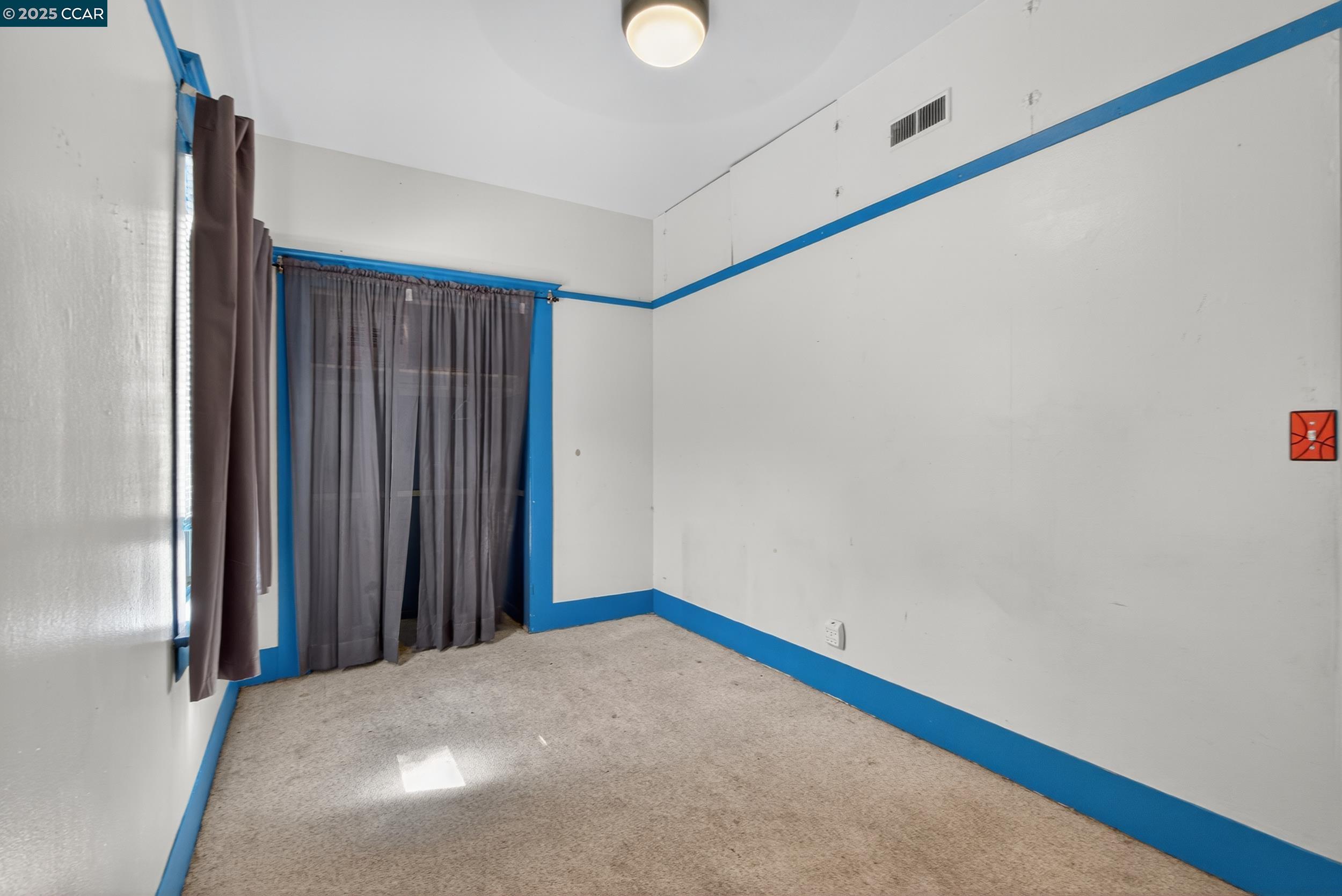 223 W 5Th St