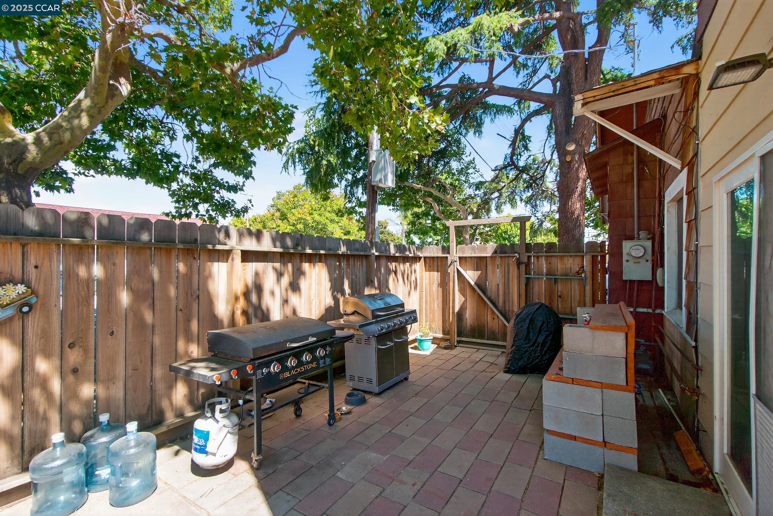 223 W 5Th St