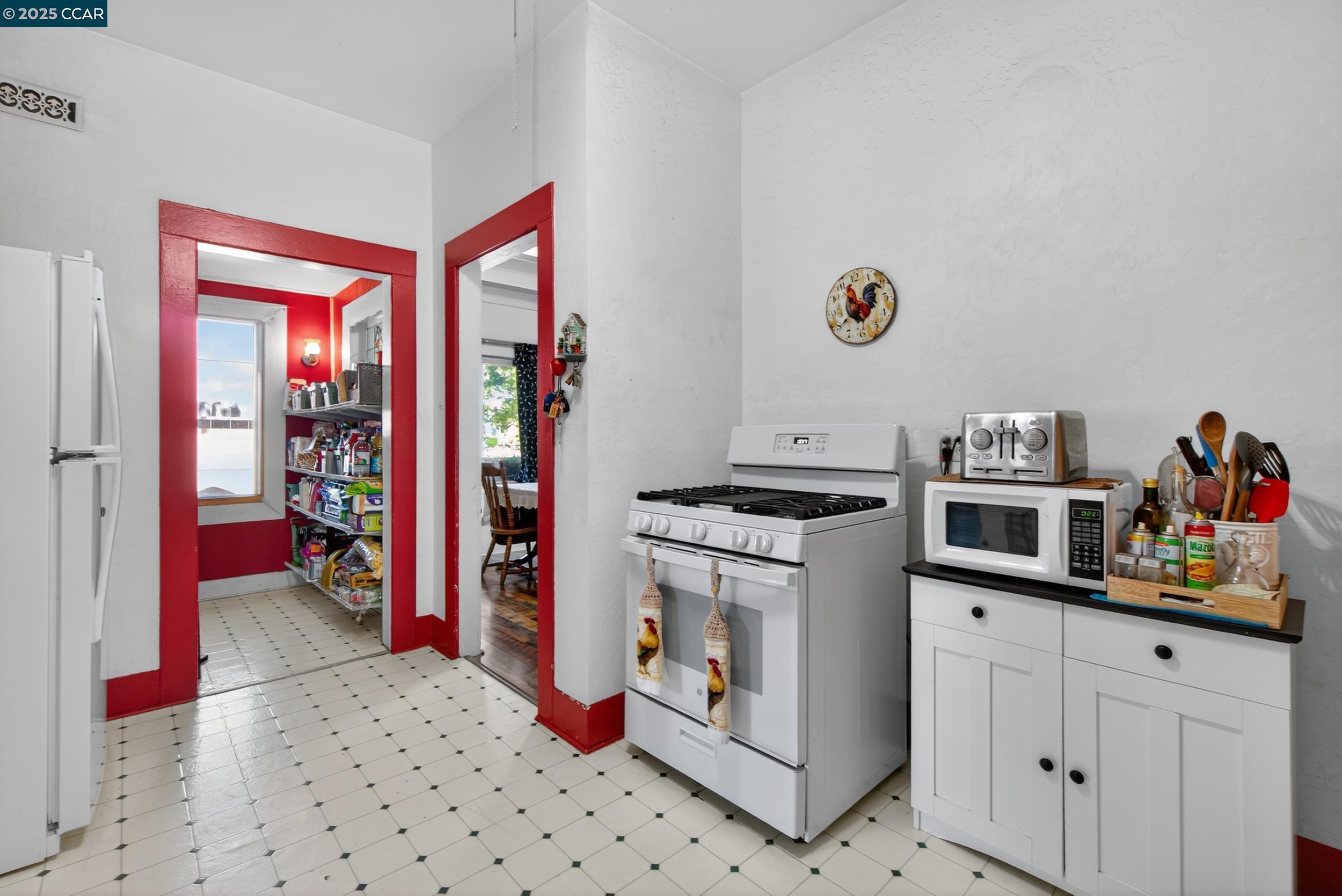 223 W 5Th St