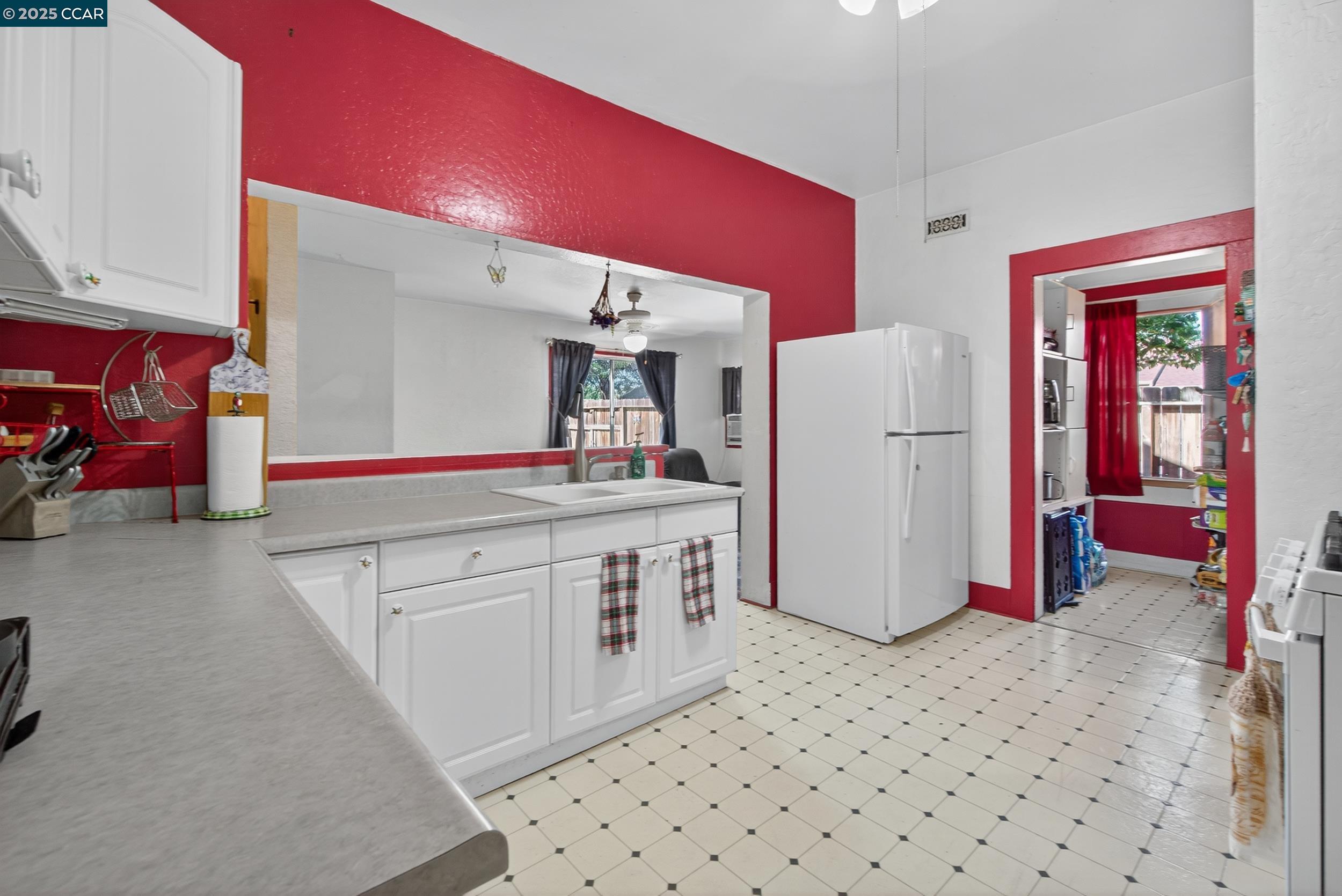 223 W 5Th St