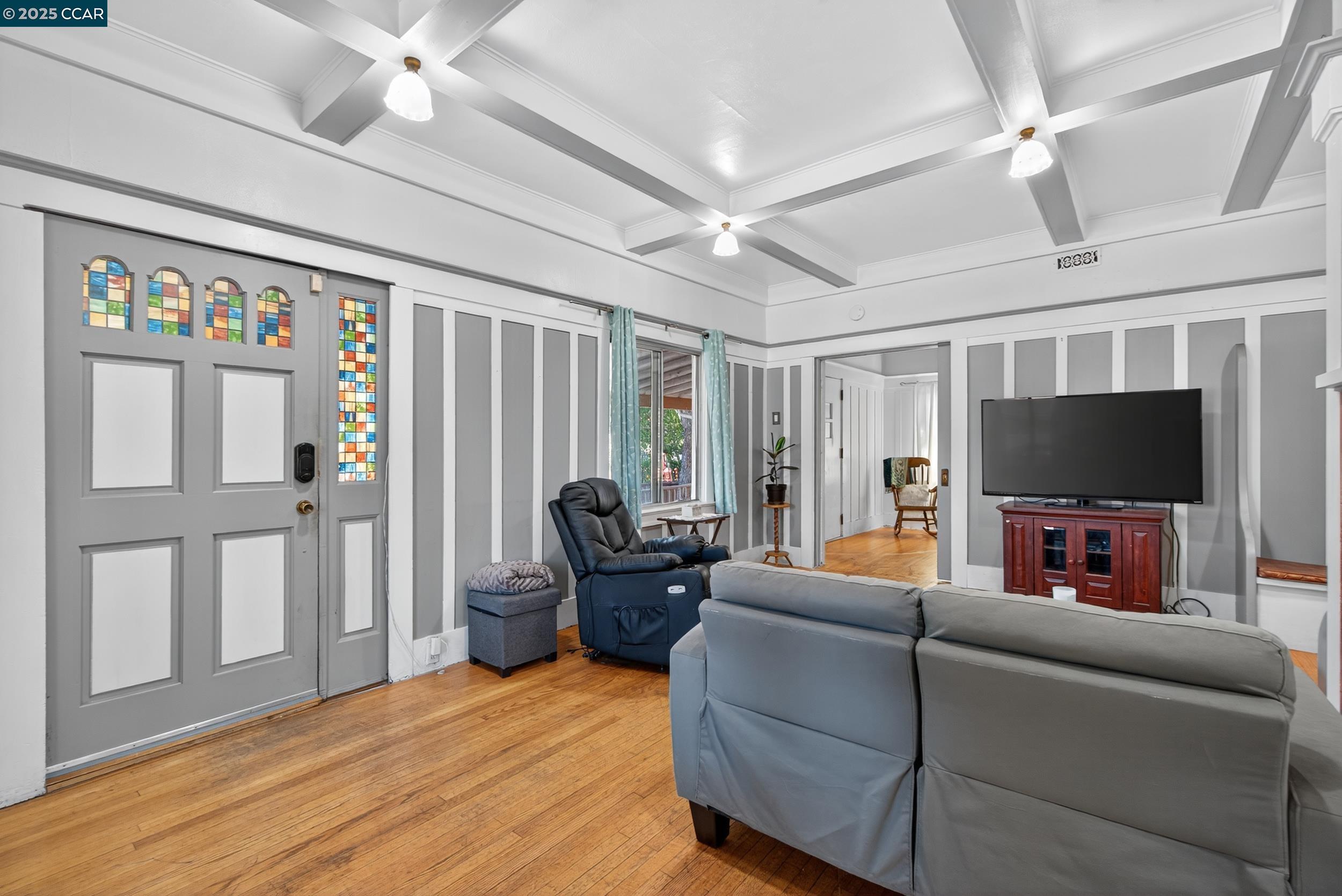 223 W 5Th St