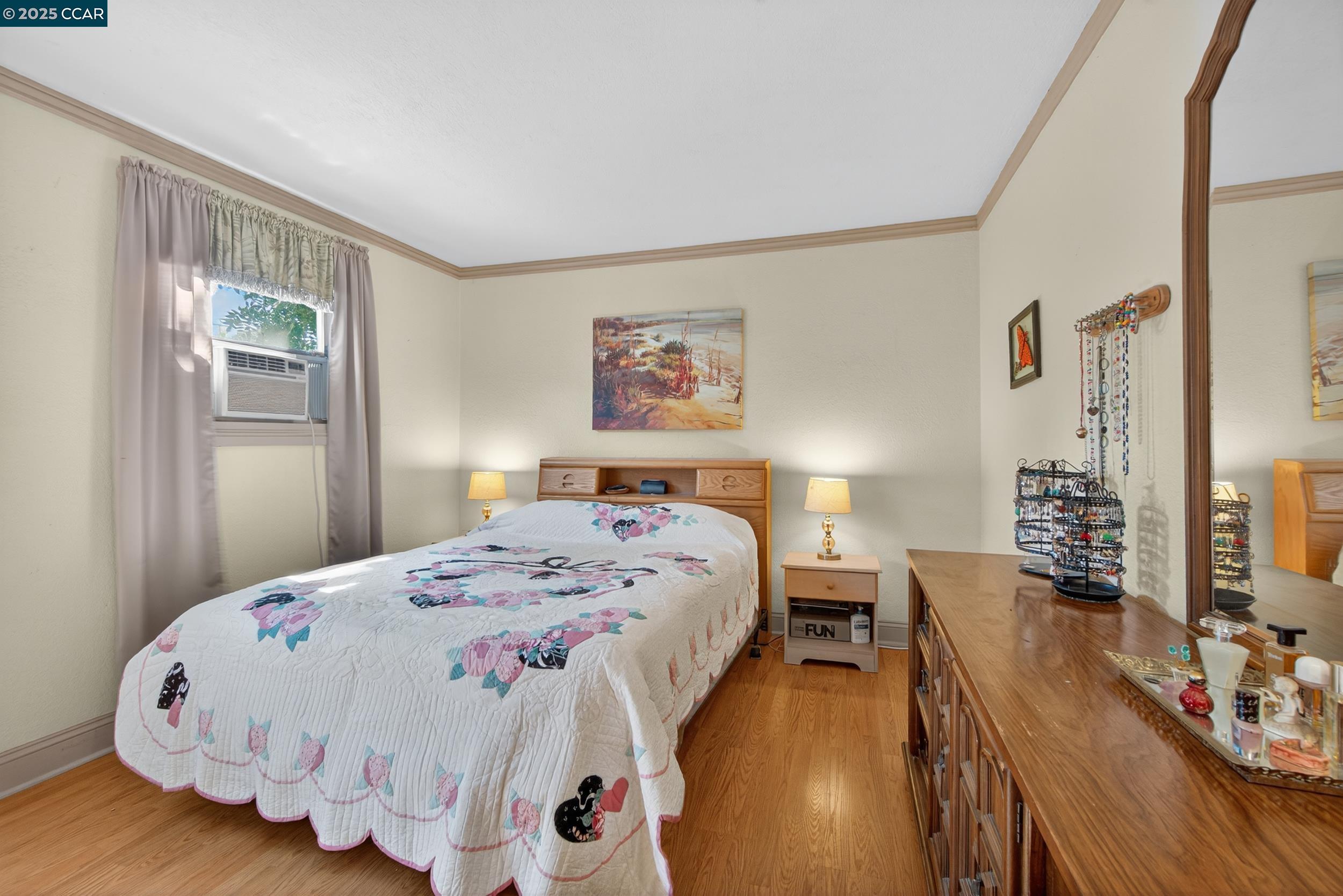 223 W 5Th St