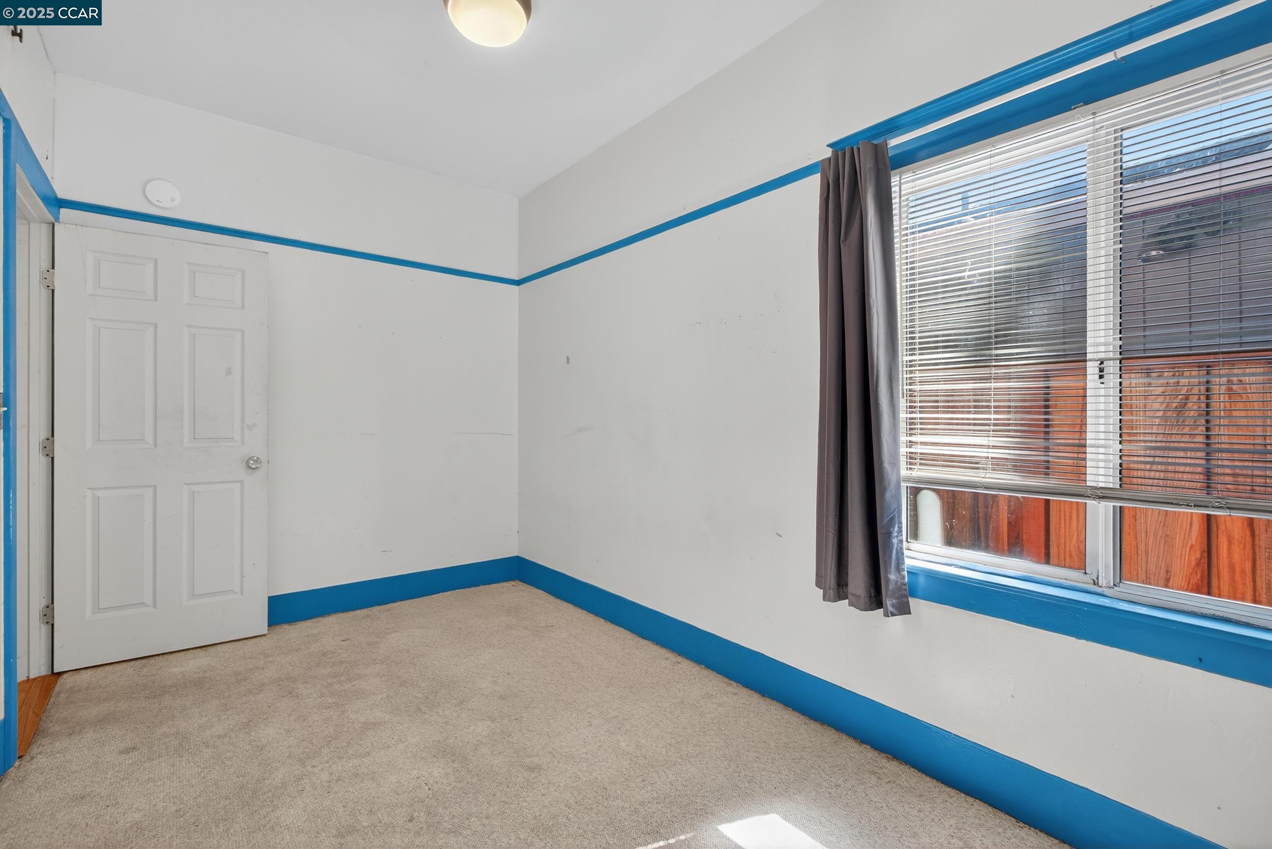 223 W 5Th St