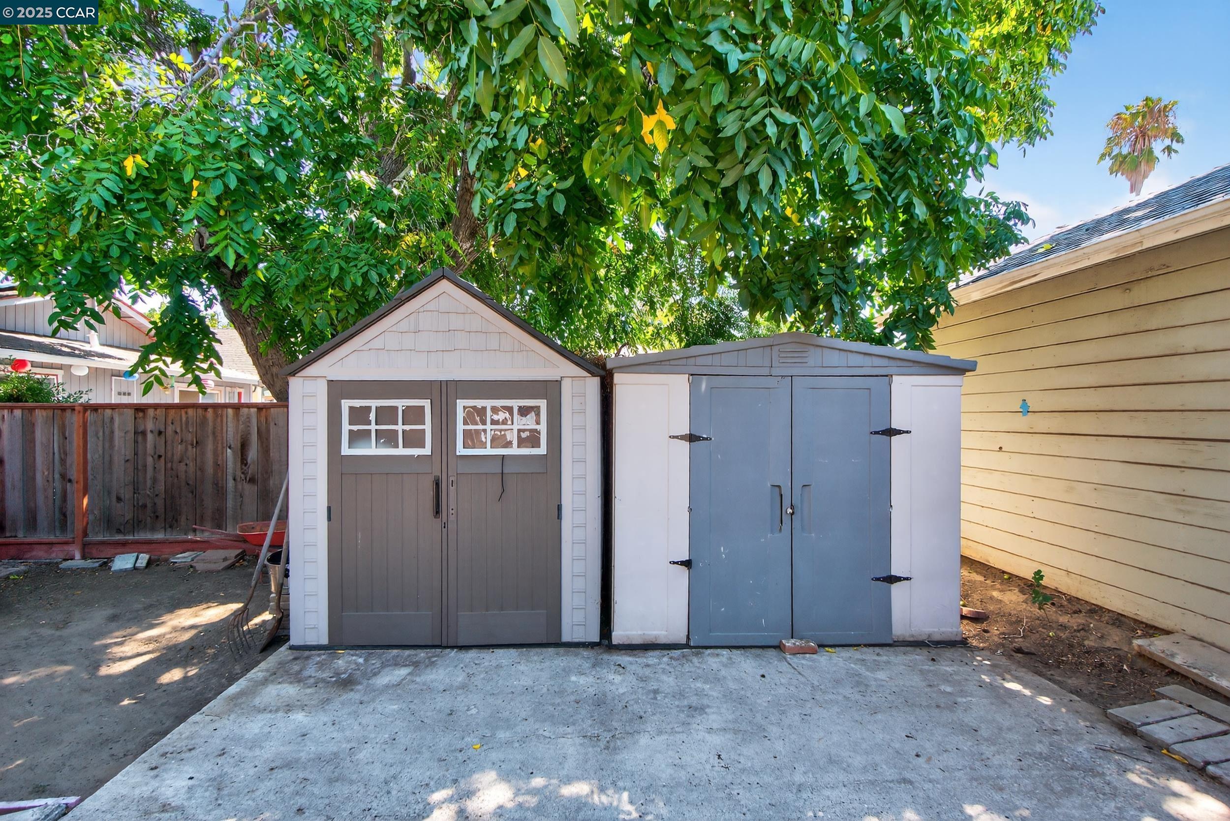 223 W 5Th St
