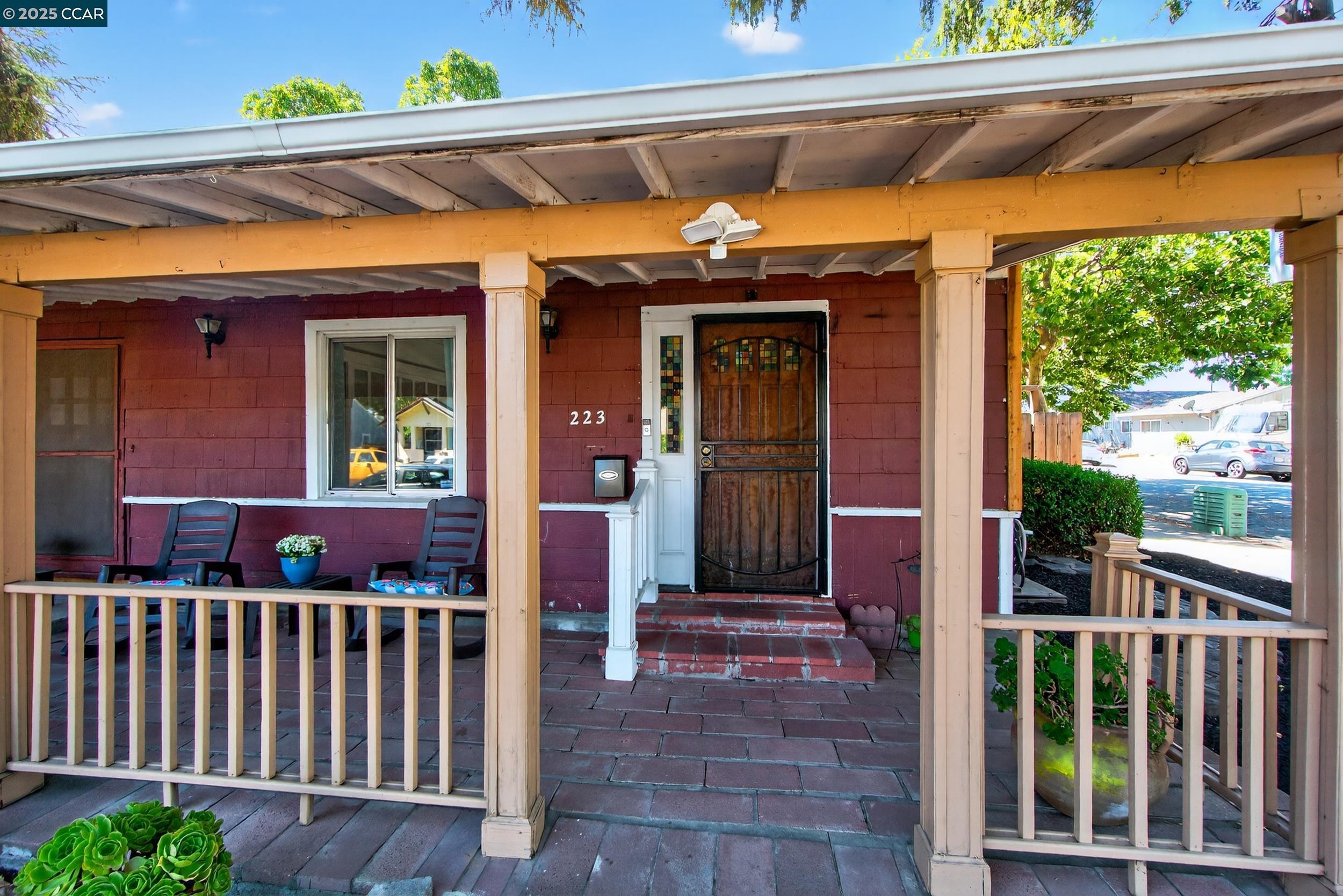 223 W 5Th St