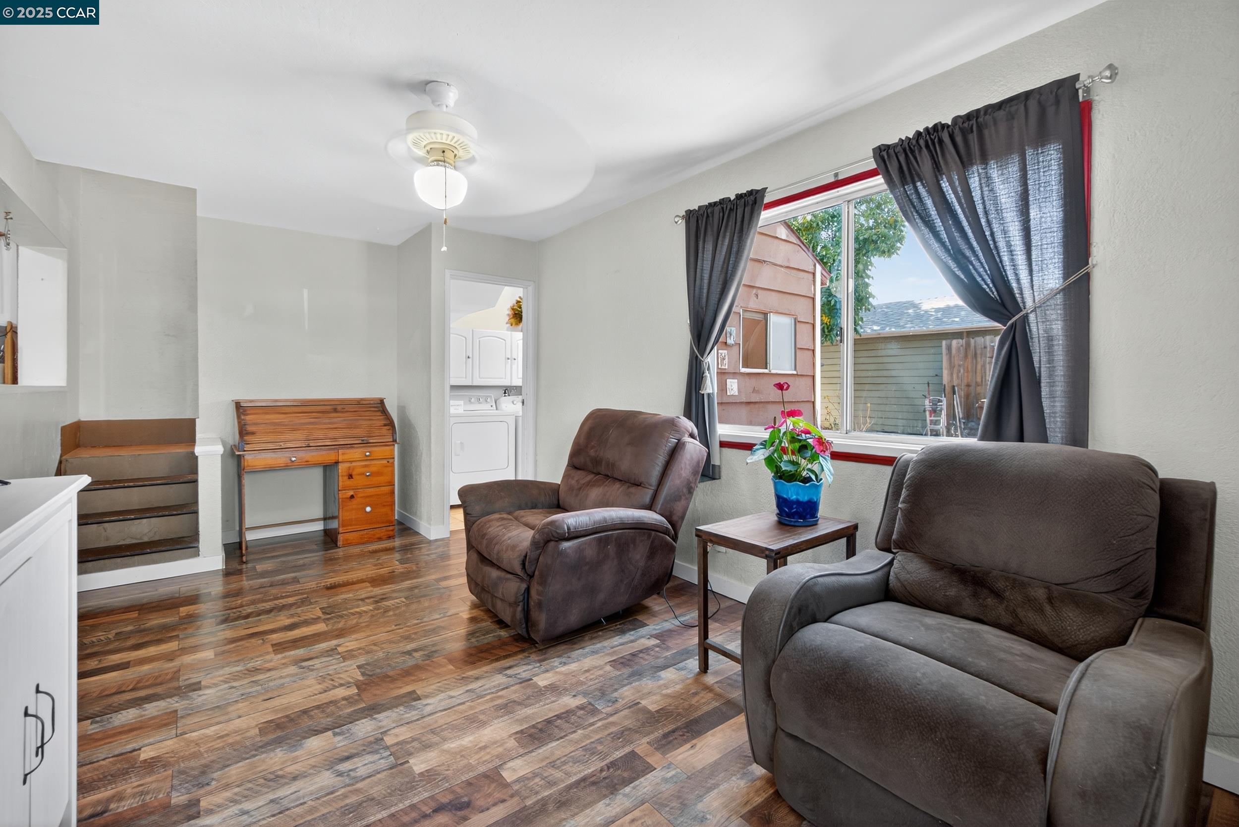 223 W 5Th St